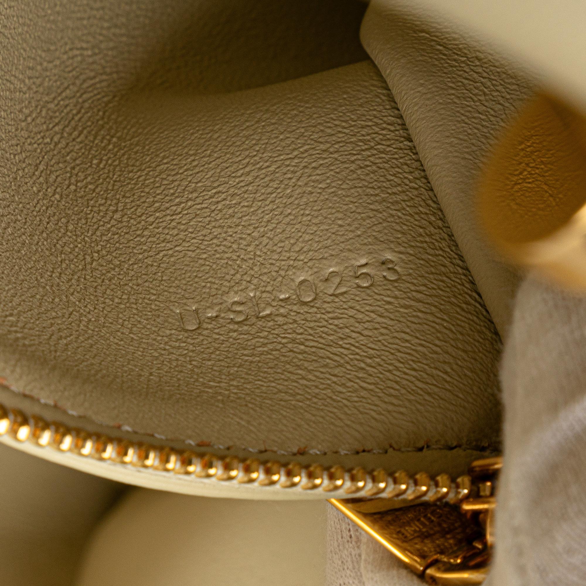 Celine Smooth Calfskin Soft 16 Cabas (SHG-LNO5bJ)