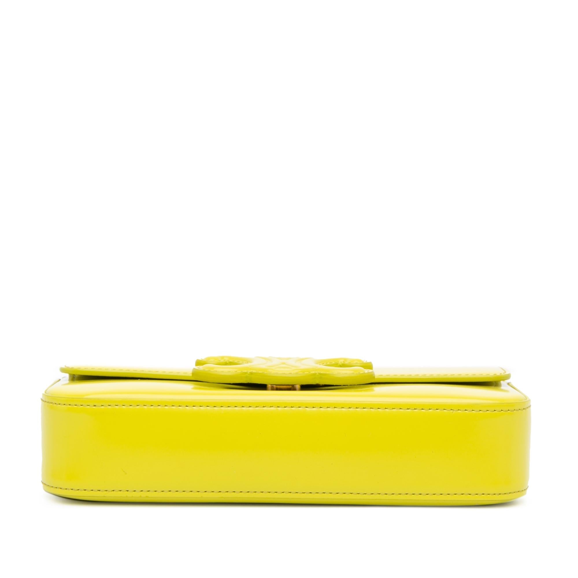 Celine Triomphe Calfskin Cuir Chain Shoulder Bag (SHG-e4pKJk)