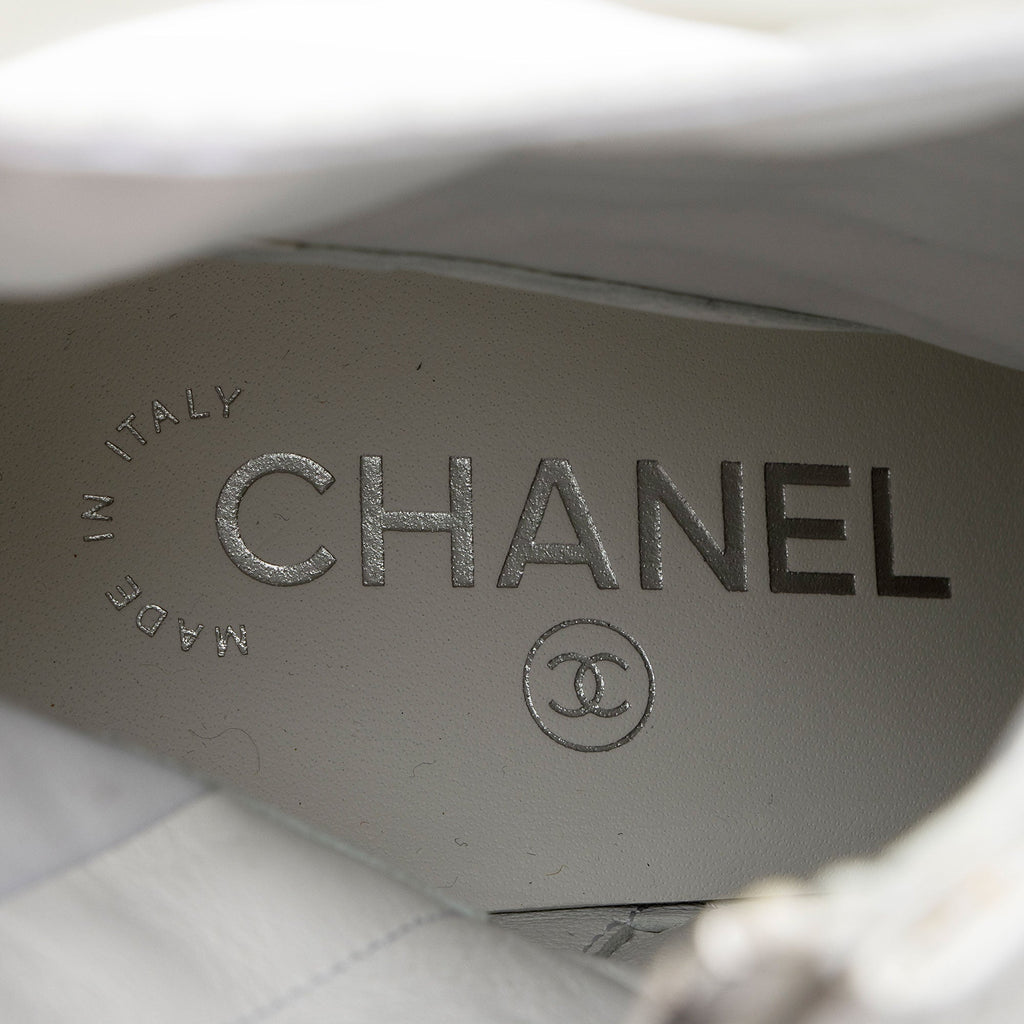 Chanel Crinkled Patent Leather CC Turnlock Cap Toe Boots - Size 8.5 / 38.5 (SHF-lpj5st)
