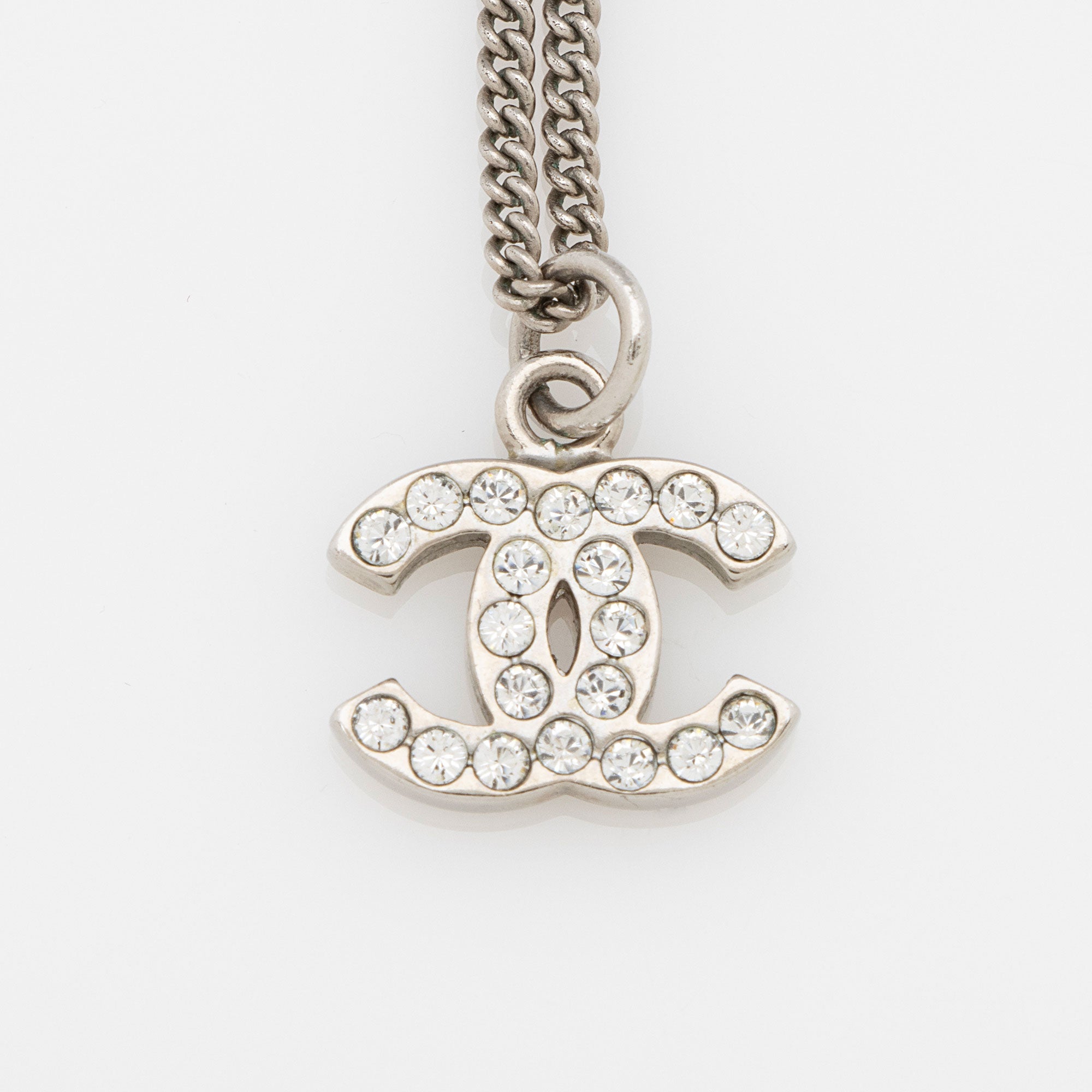 Chanel Crystal CC Pendant Necklace (SHF-WHgrmS)