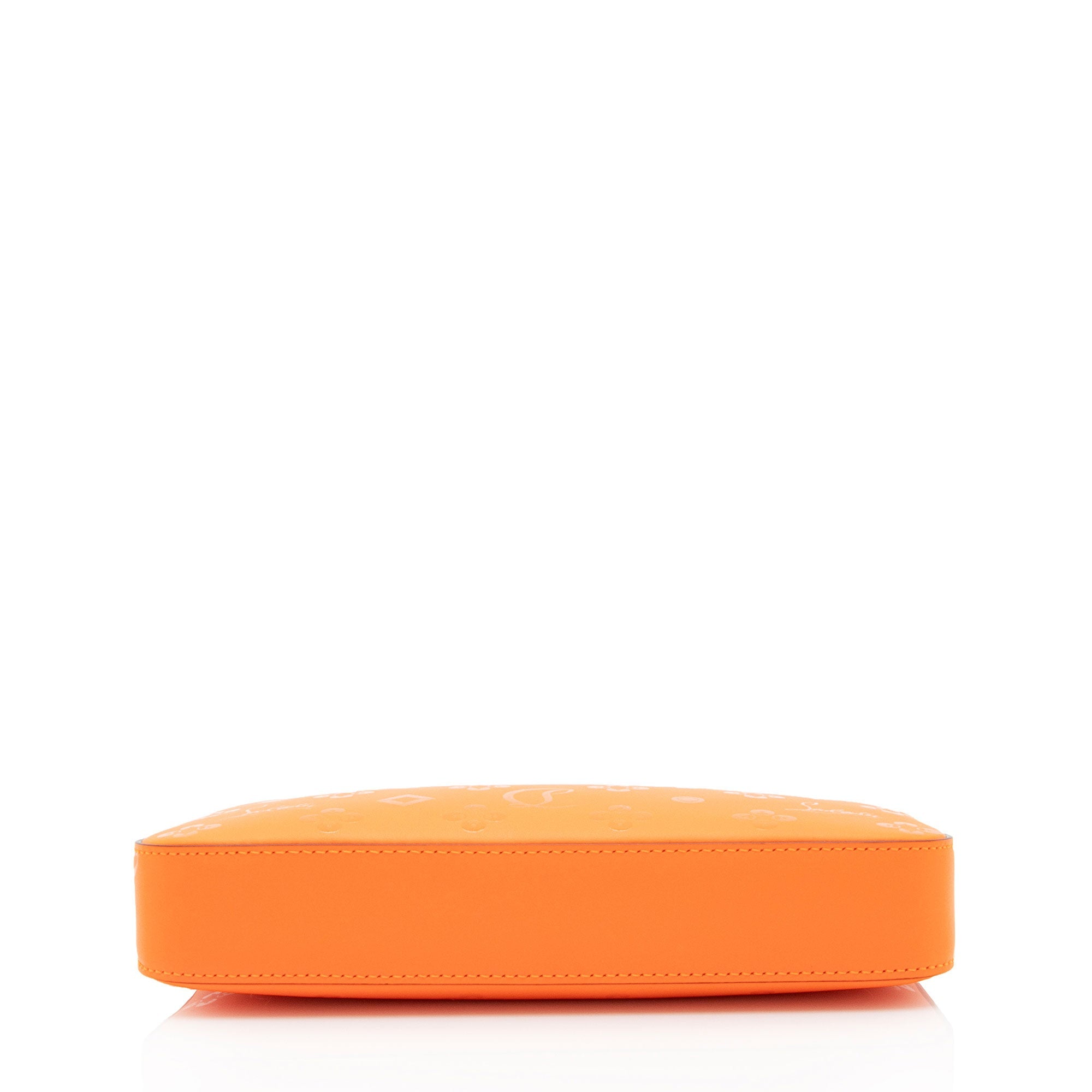 Christian Louboutin Calfskin Loubinthesky Loubila Pouch (SHF-1NOmuV)