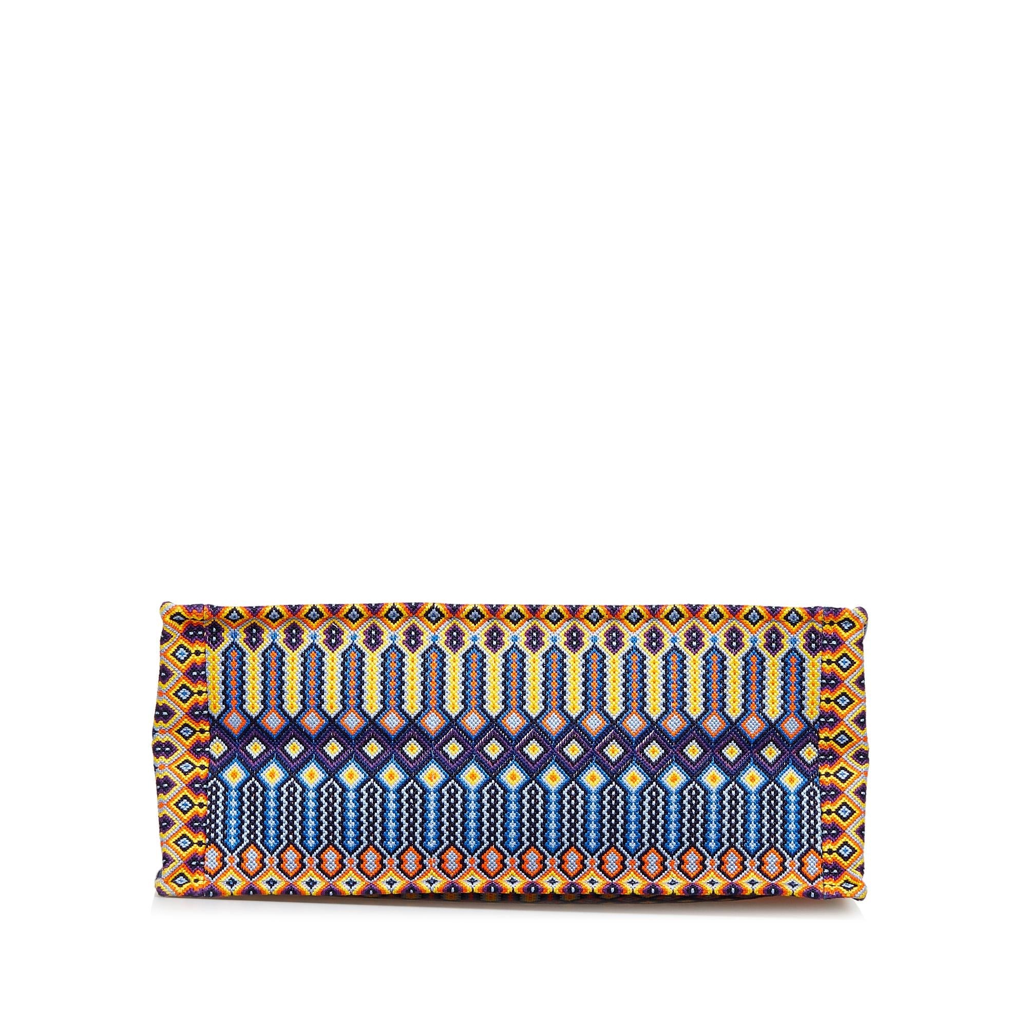 Dior Large Multicolor Embroidered Book Tote (SHG-GboZYw)
