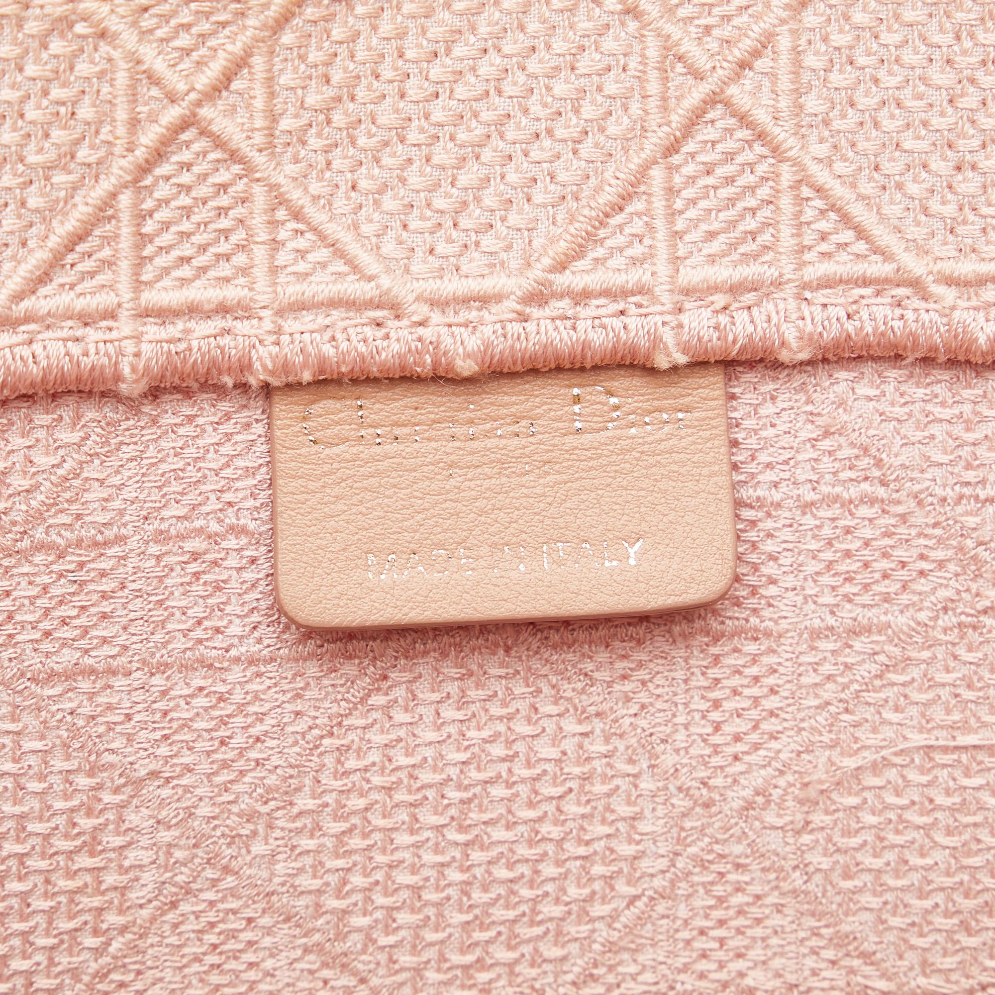 Dior Medium Cannage Embroidered Book Tote (SHG-LuB71h)