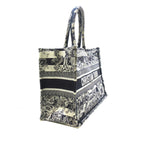 Dior Medium Toile de Jouy Book Tote (SHG-w91Lfx)