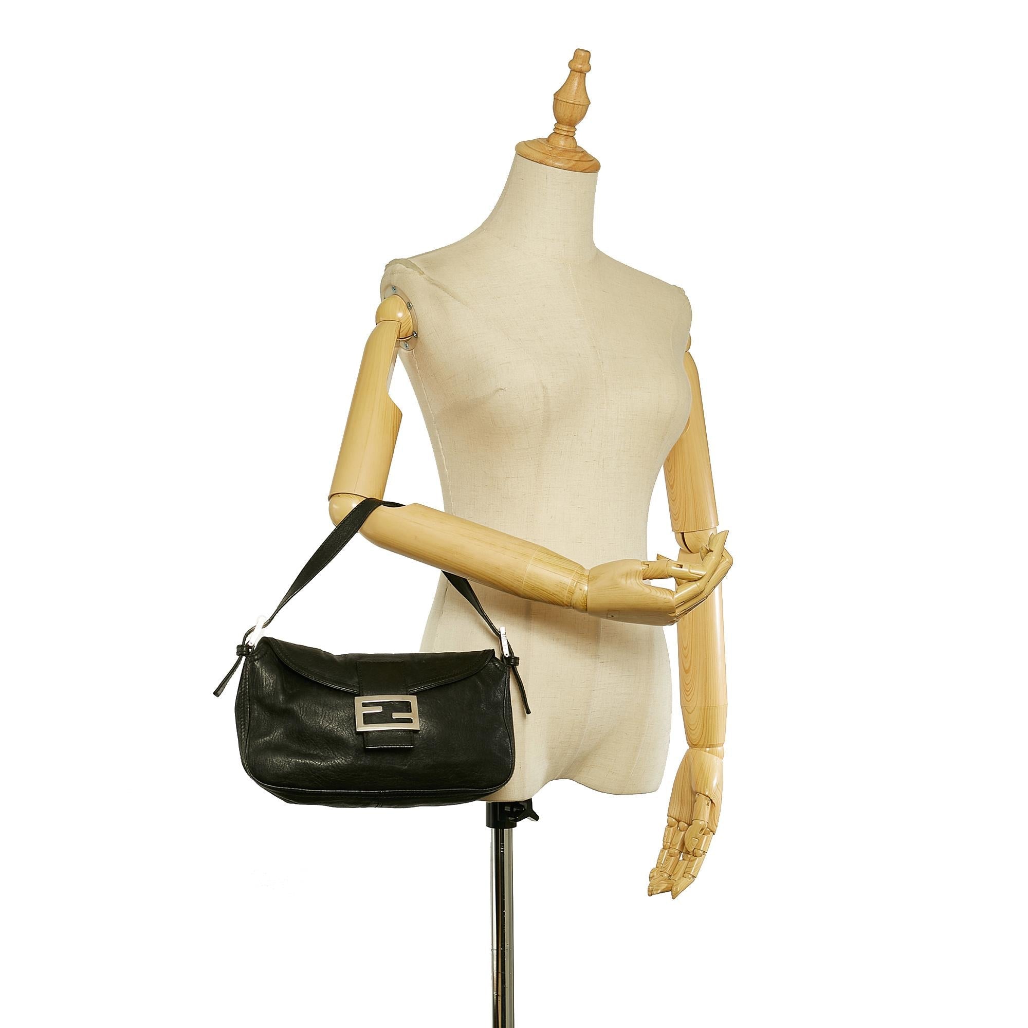 Fendi Leather Baguette (SHG-26236)