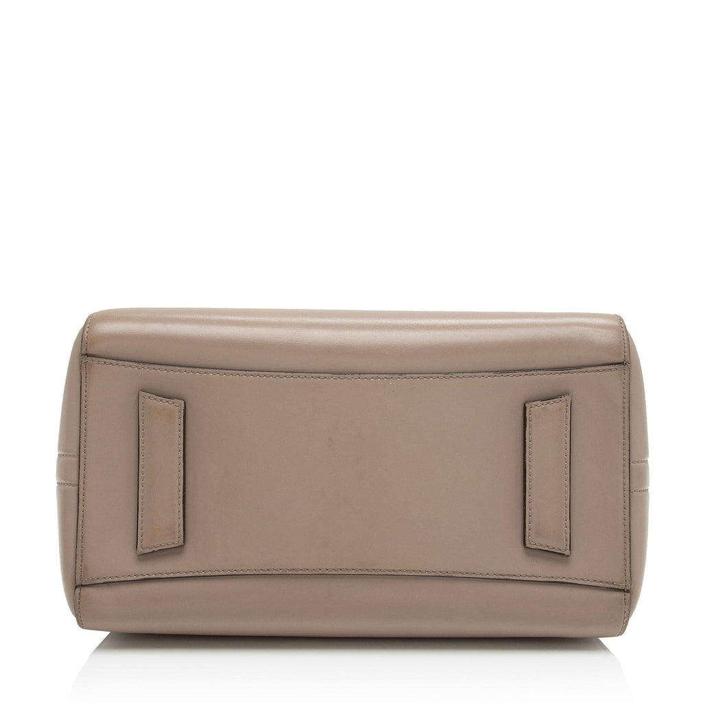 Givenchy Glazed Leather Antigona Small Satchel (SHF-Tf0lMp)
