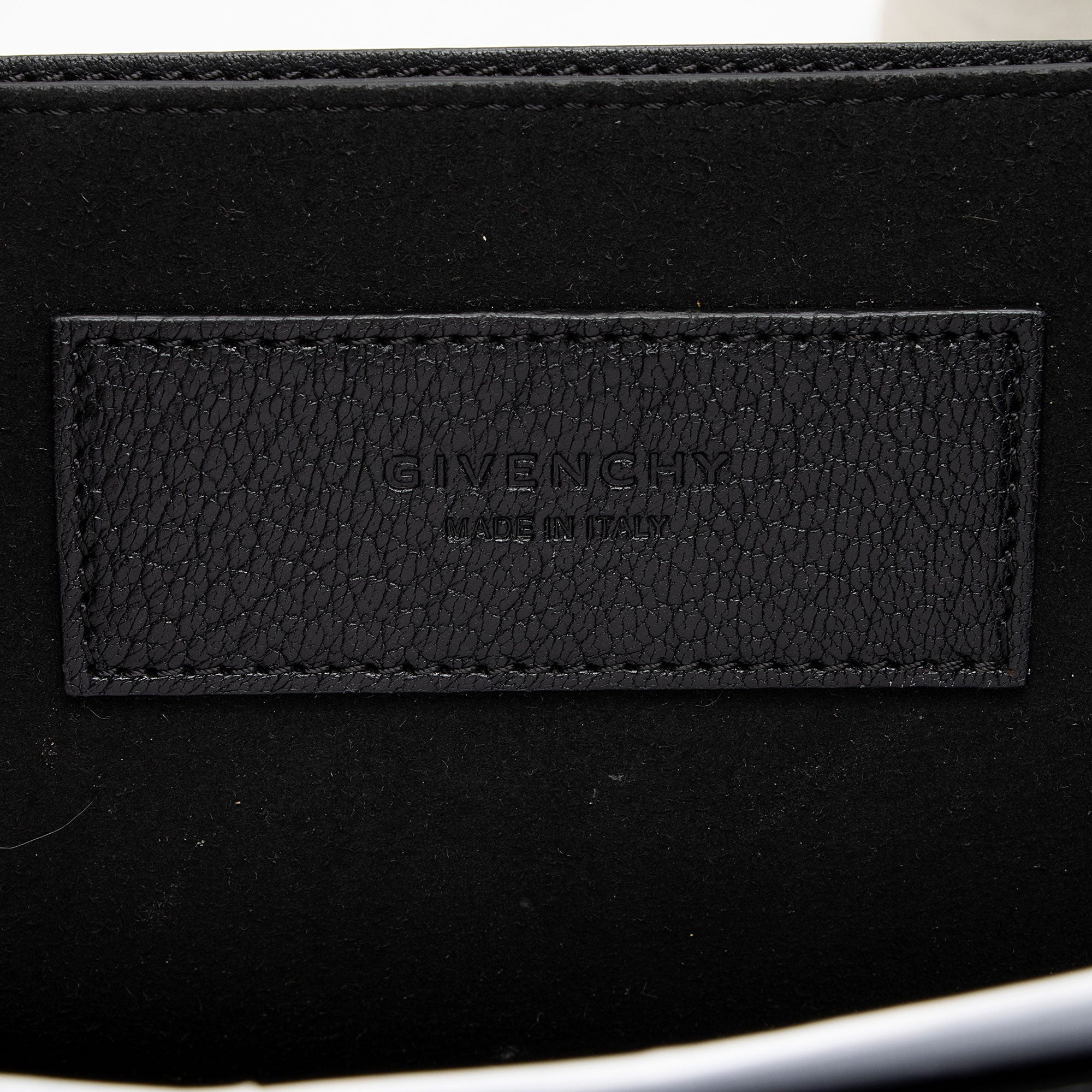 Givenchy Leather Suede GV3 Medium Shoulder Bag (SHF-SAh7jb)