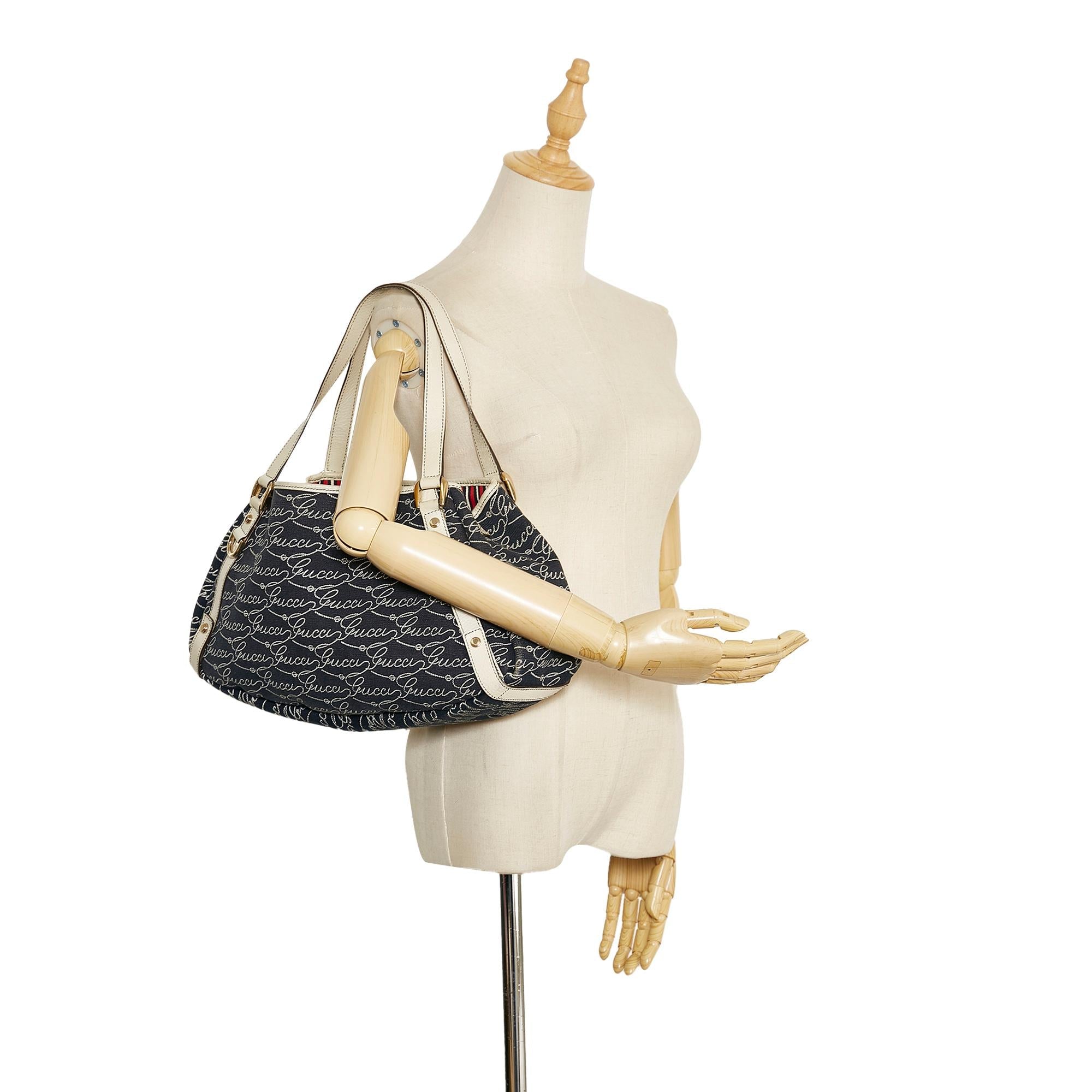 Gucci Abbey D- Ring Shoulder Bag (SHG-6jTWW1)