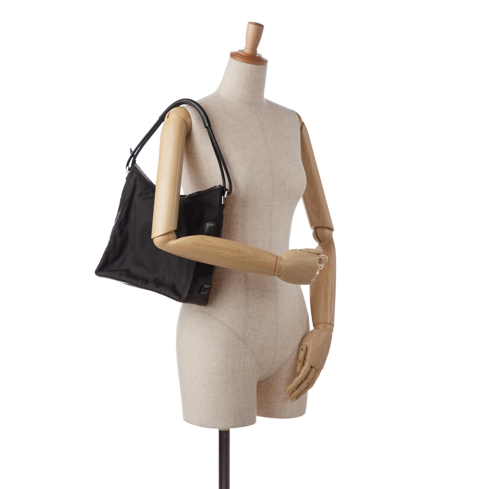 Gucci Canvas Shoulder Bag (SHG-OqOltA)