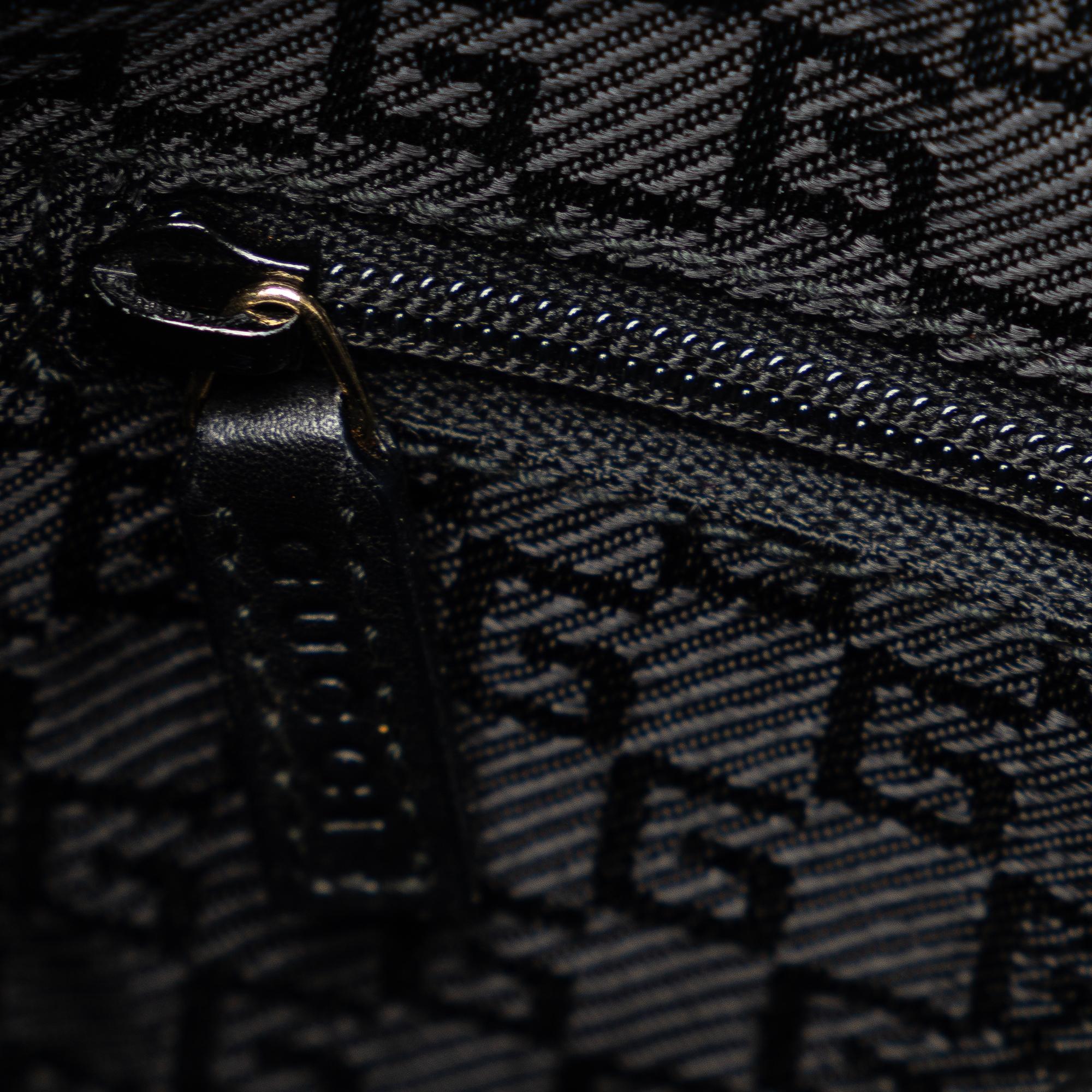 Gucci Canvas Shoulder Bag (SHG-3KiGwd)