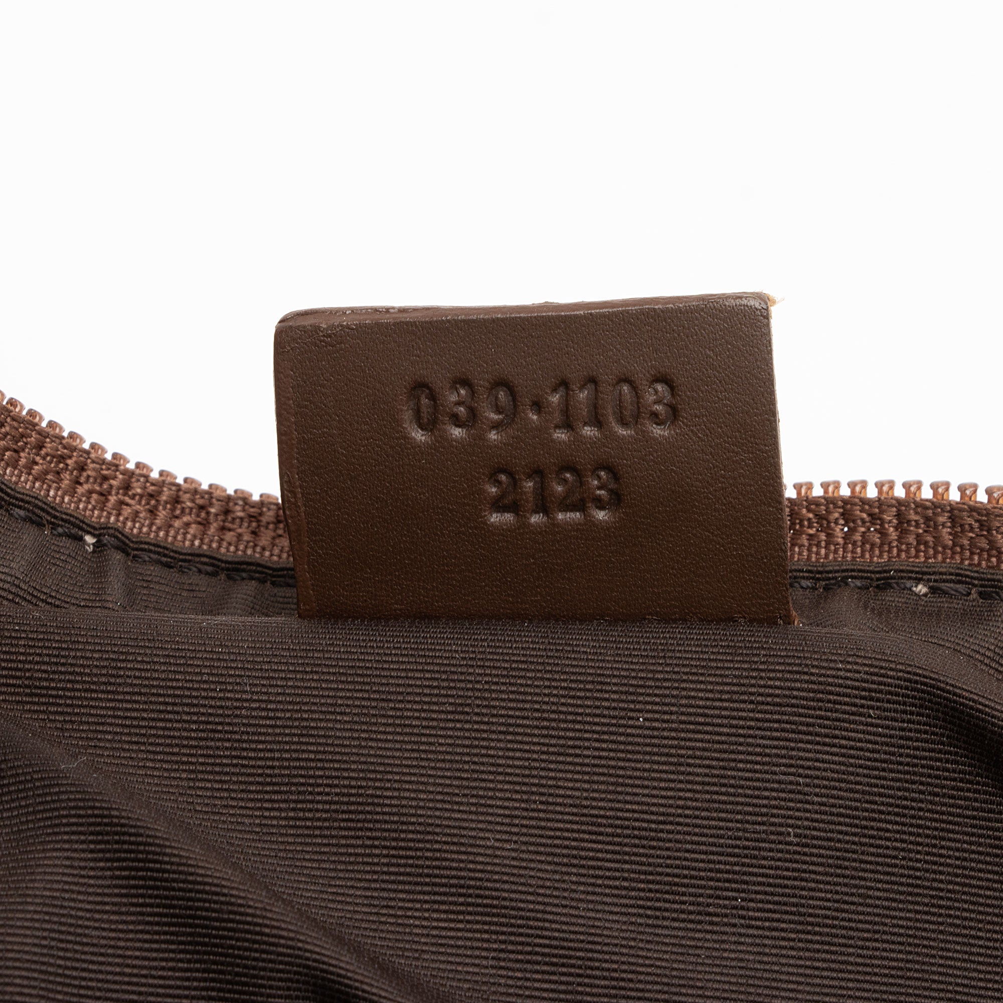 Gucci GG Canvas Classic Pochette (SHF-yWvmJf)