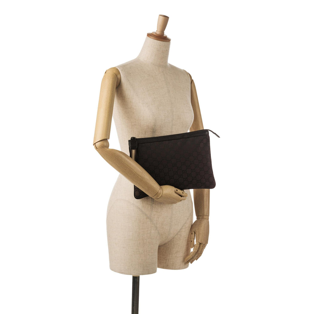 Gucci GG Canvas Clutch Bag (SHG-NZQrZr)