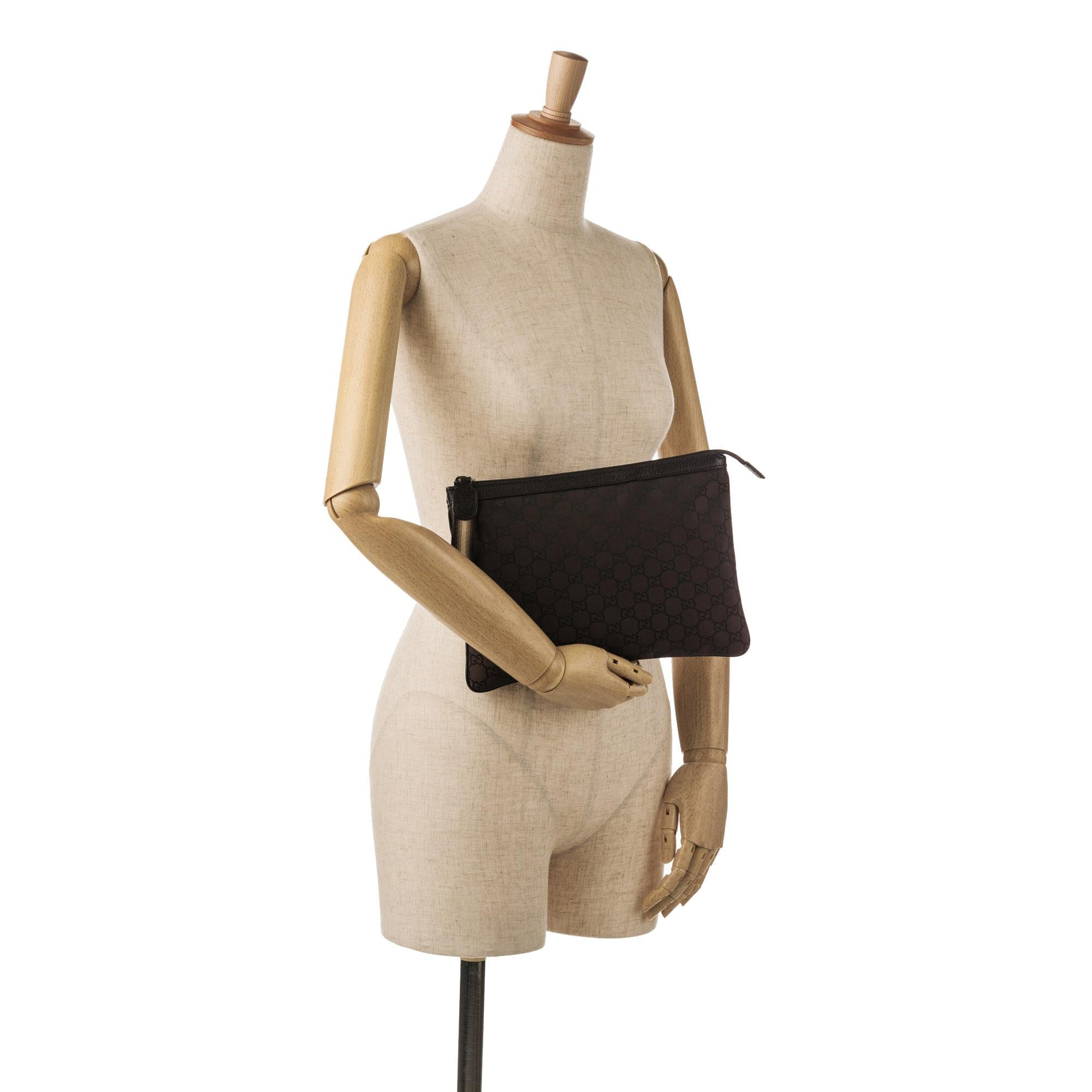 Gucci GG Canvas Clutch Bag (SHG-NZQrZr)