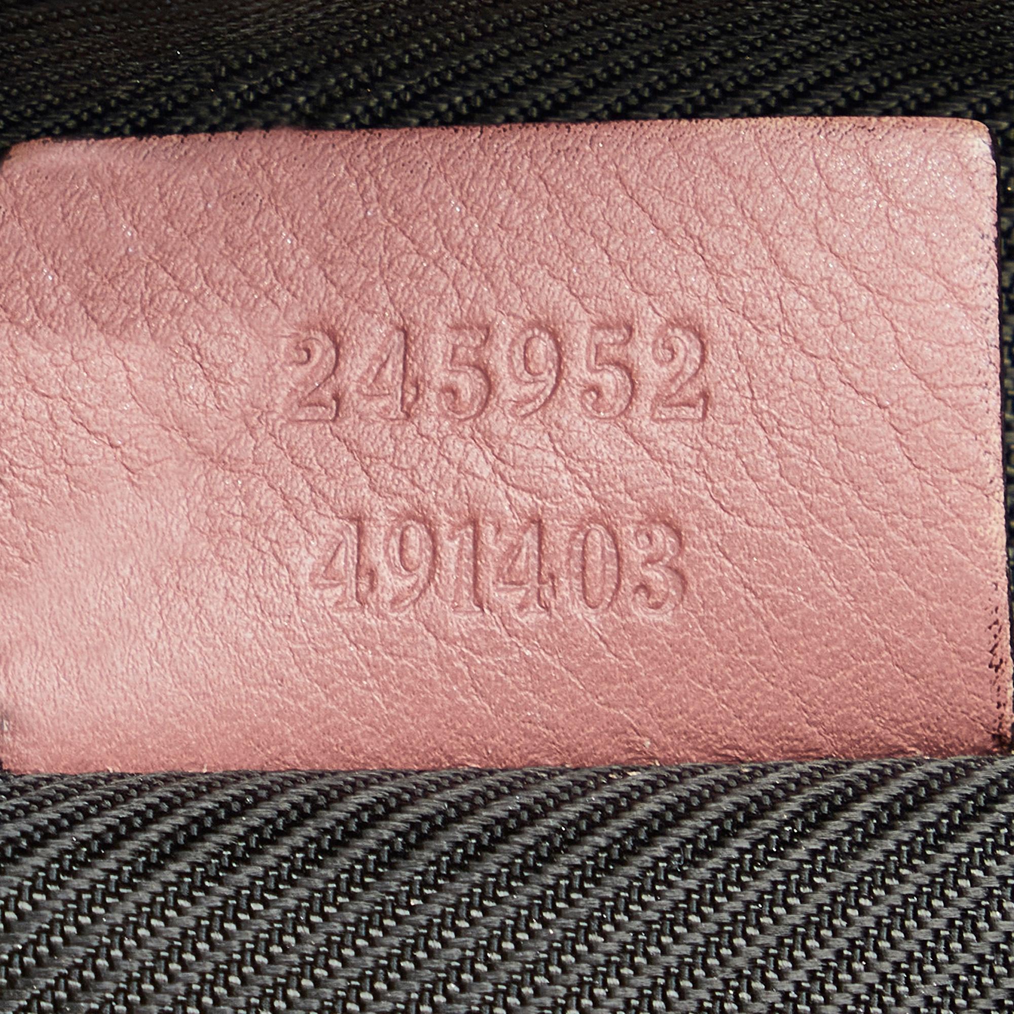 Gucci GG Canvas Cosmetic Pouch (SHG-naEElv)