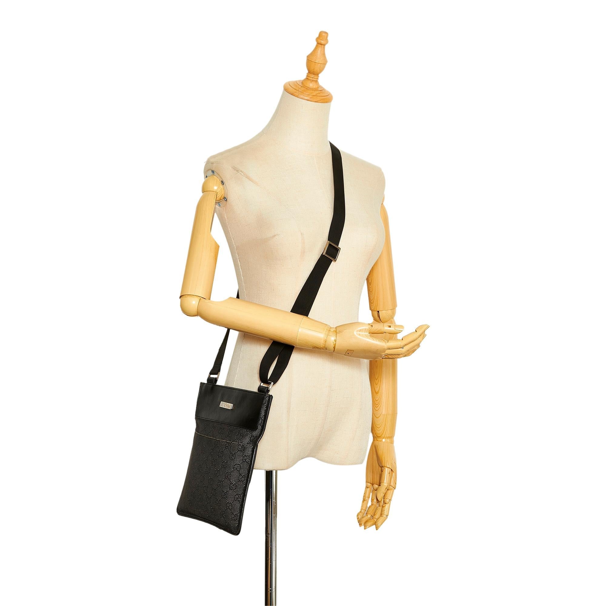 Gucci GG Canvas Crossbody Bag (SHG-KM0rHO)