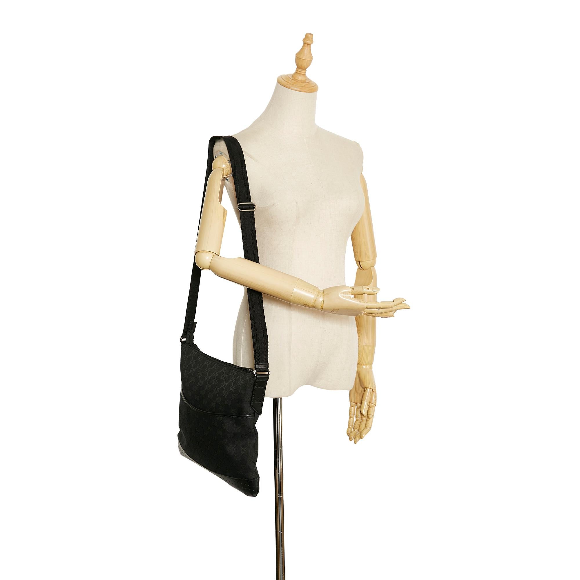 Gucci GG Canvas Crossbody Bag (SHG-RJZg7R)