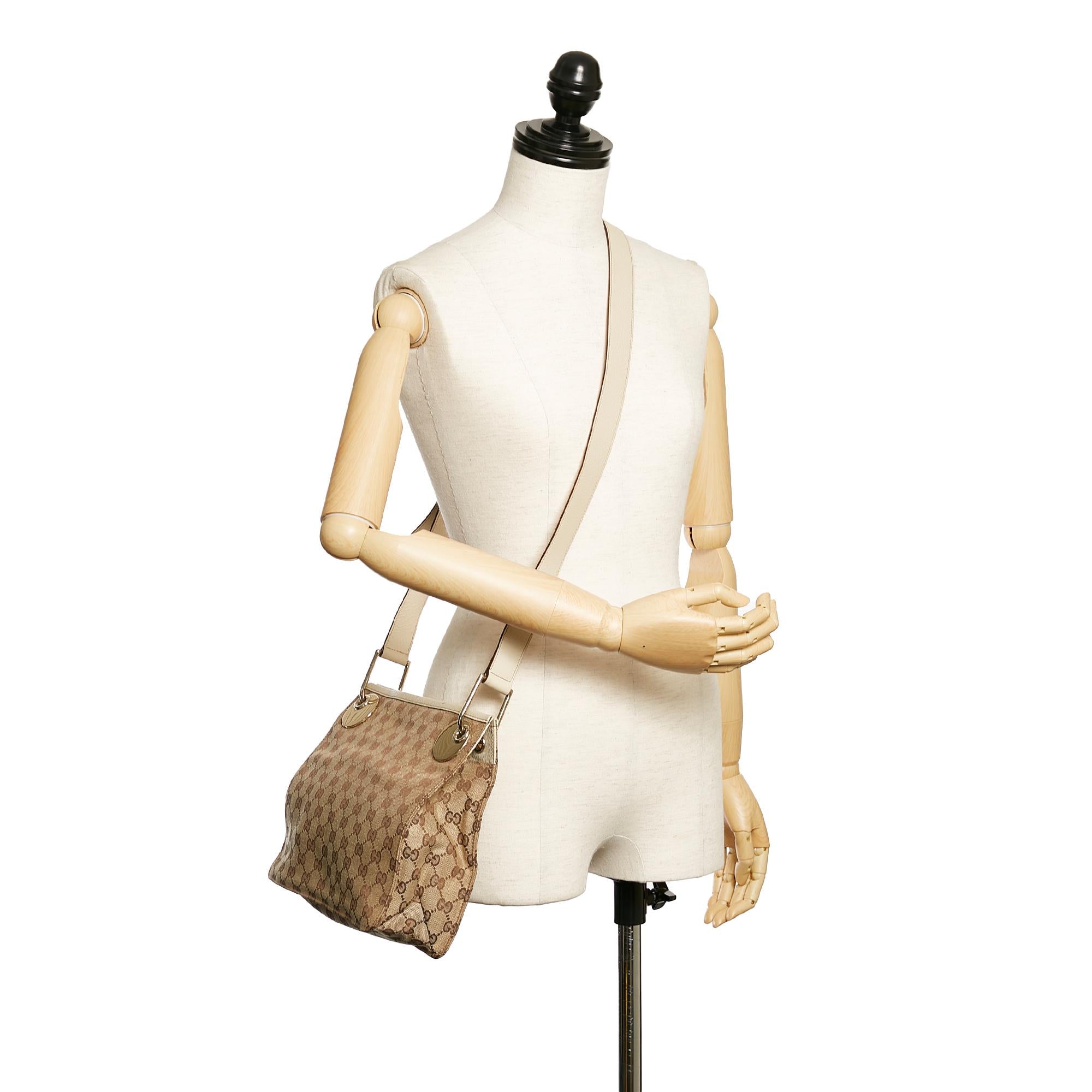 Gucci GG Canvas Eclipse Crossbody Bag (SHG-29812)