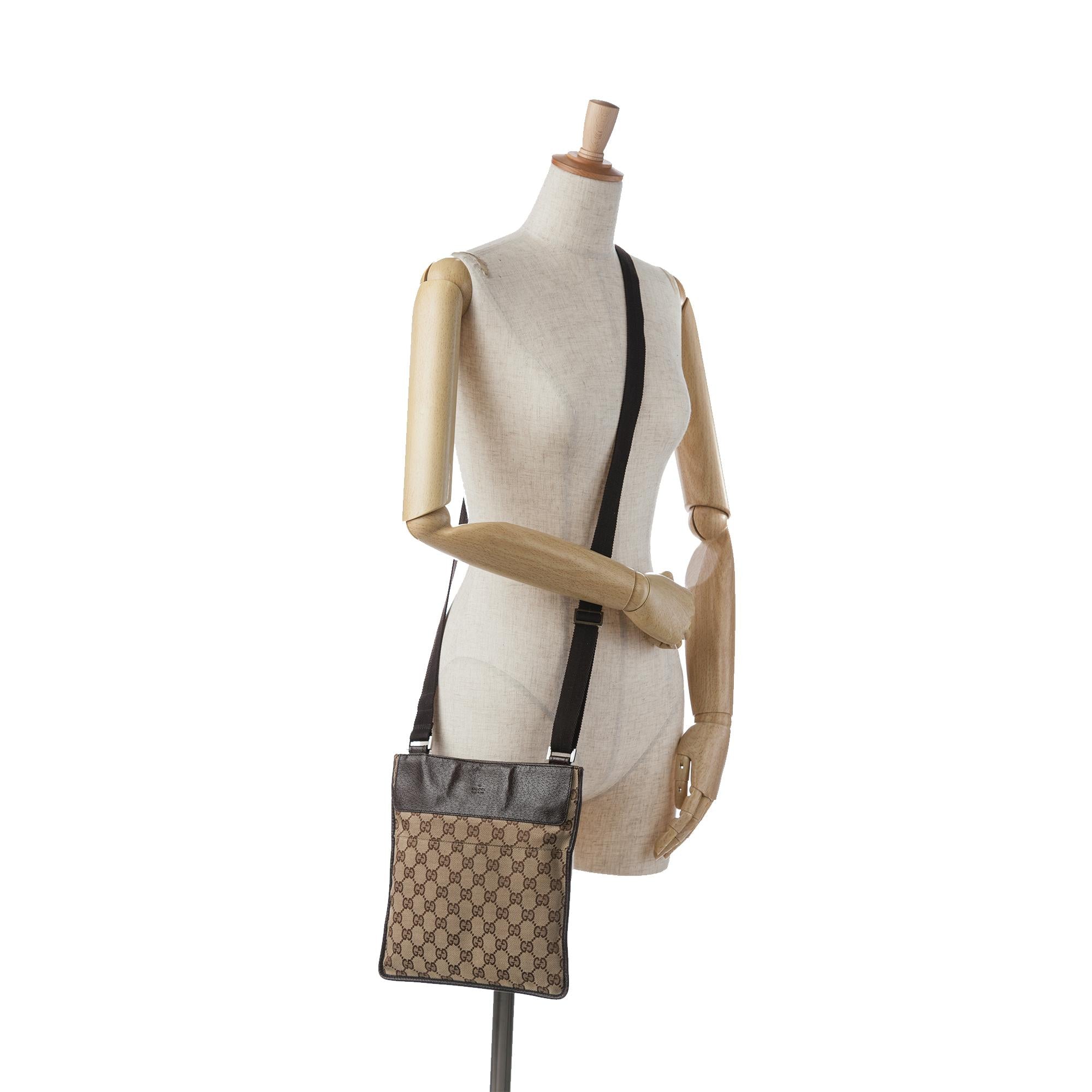Gucci GG Canvas Flat Messenger (SHG-UptcBo)