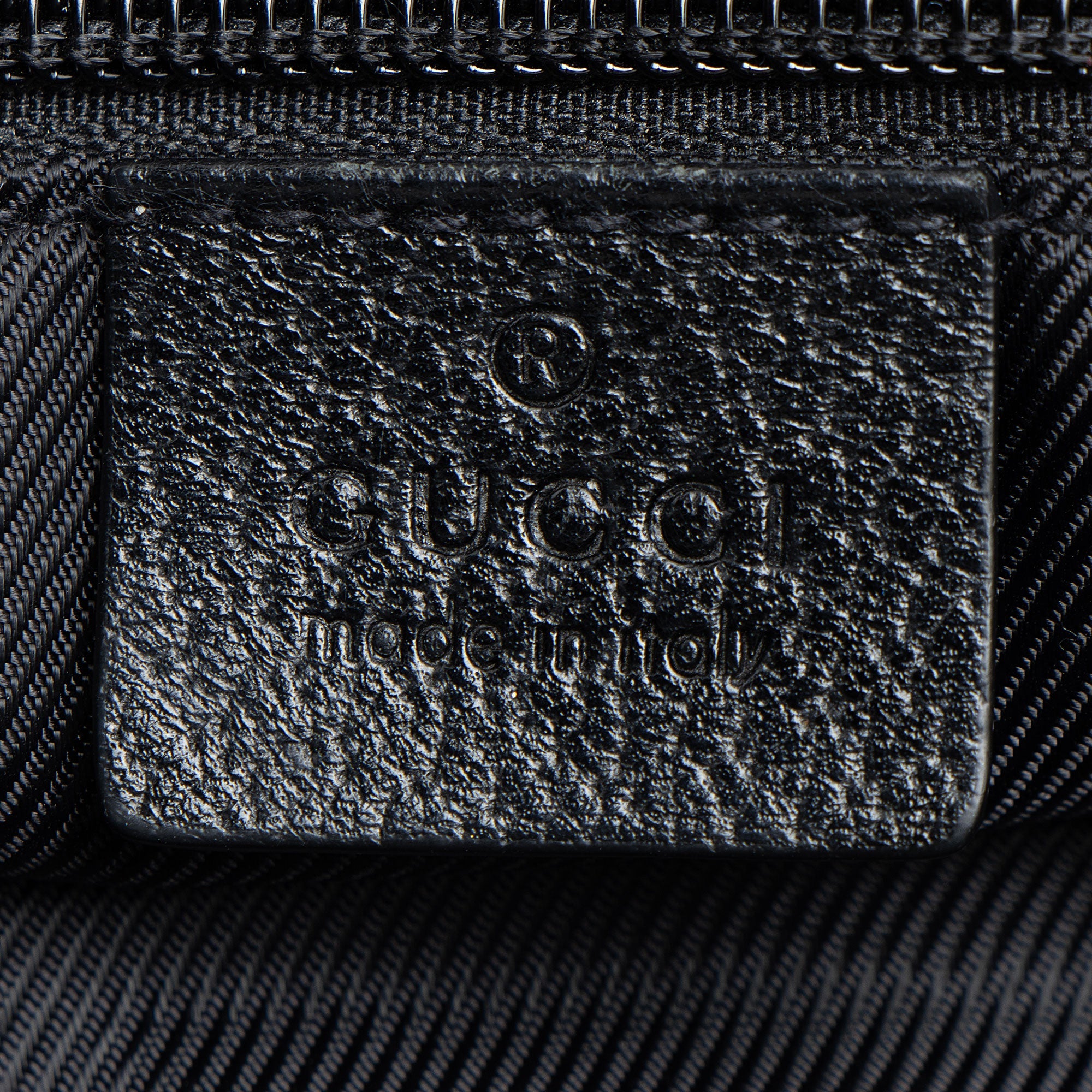 Gucci GG Canvas Flat Messenger (SHF-Br9CH5)