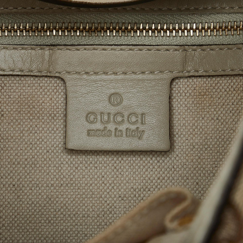 Gucci GG Canvas Lovely Heart Hobo (SHG-SnfJQ9)