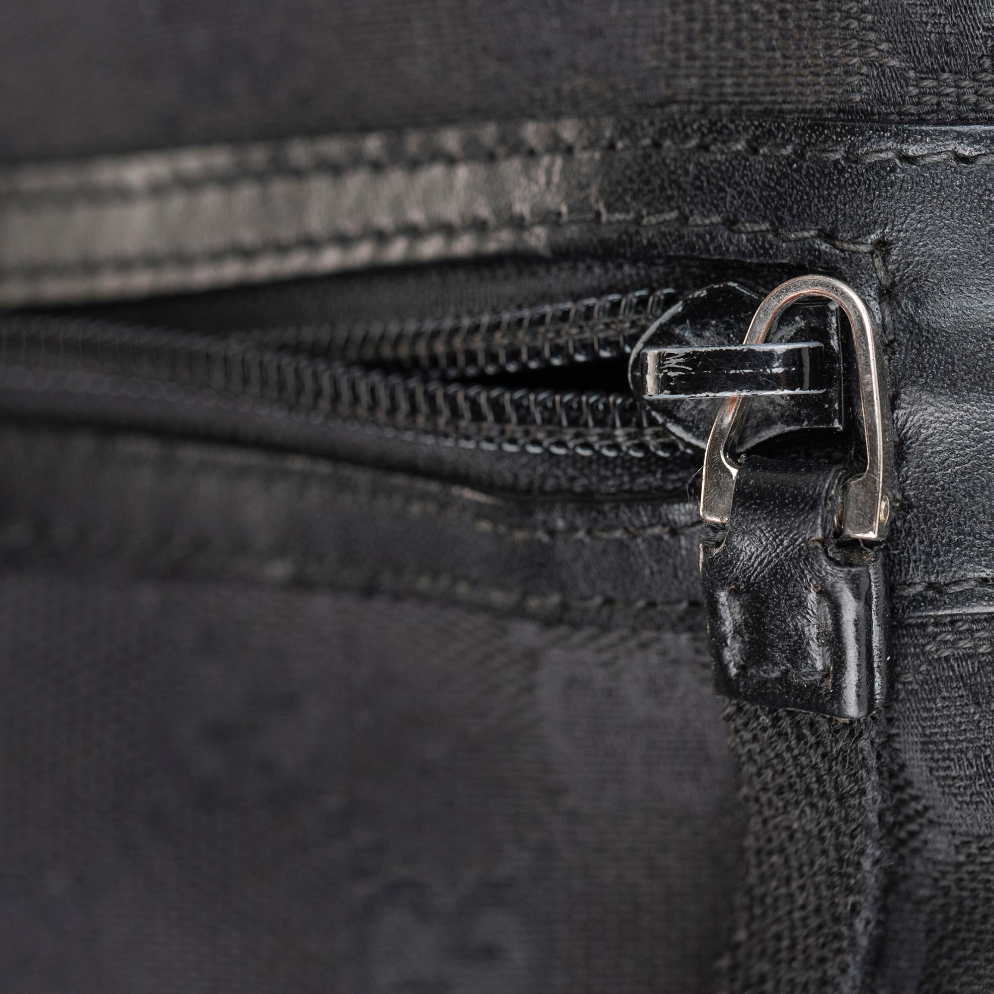 Gucci GG Canvas Messenger Bag (SHG-32770)