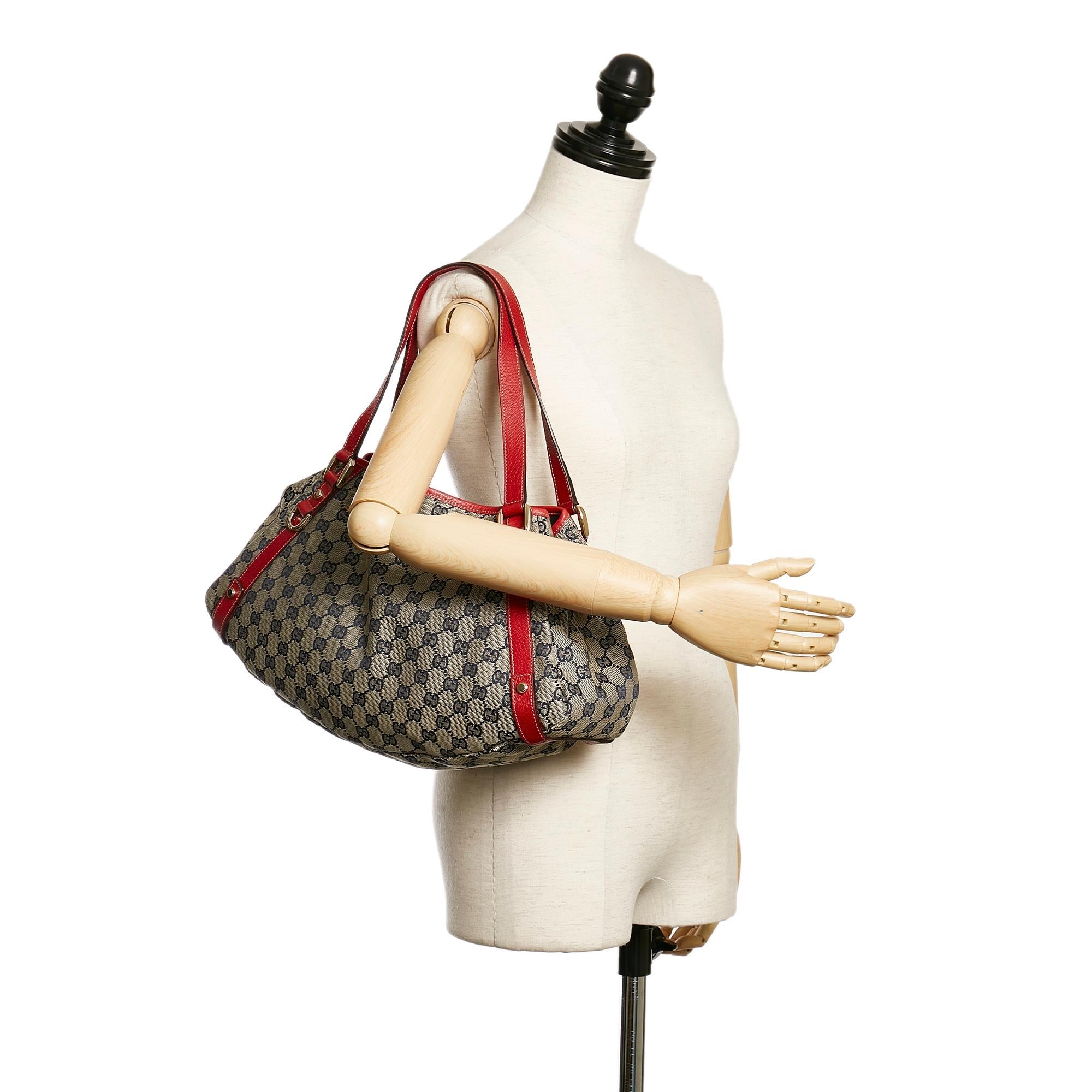 Gucci GG Canvas Pelham Shoulder Bag (SHG-30228)