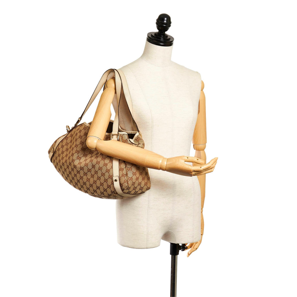 Gucci GG Canvas Pelham Shoulder Bag (SHG-32763)