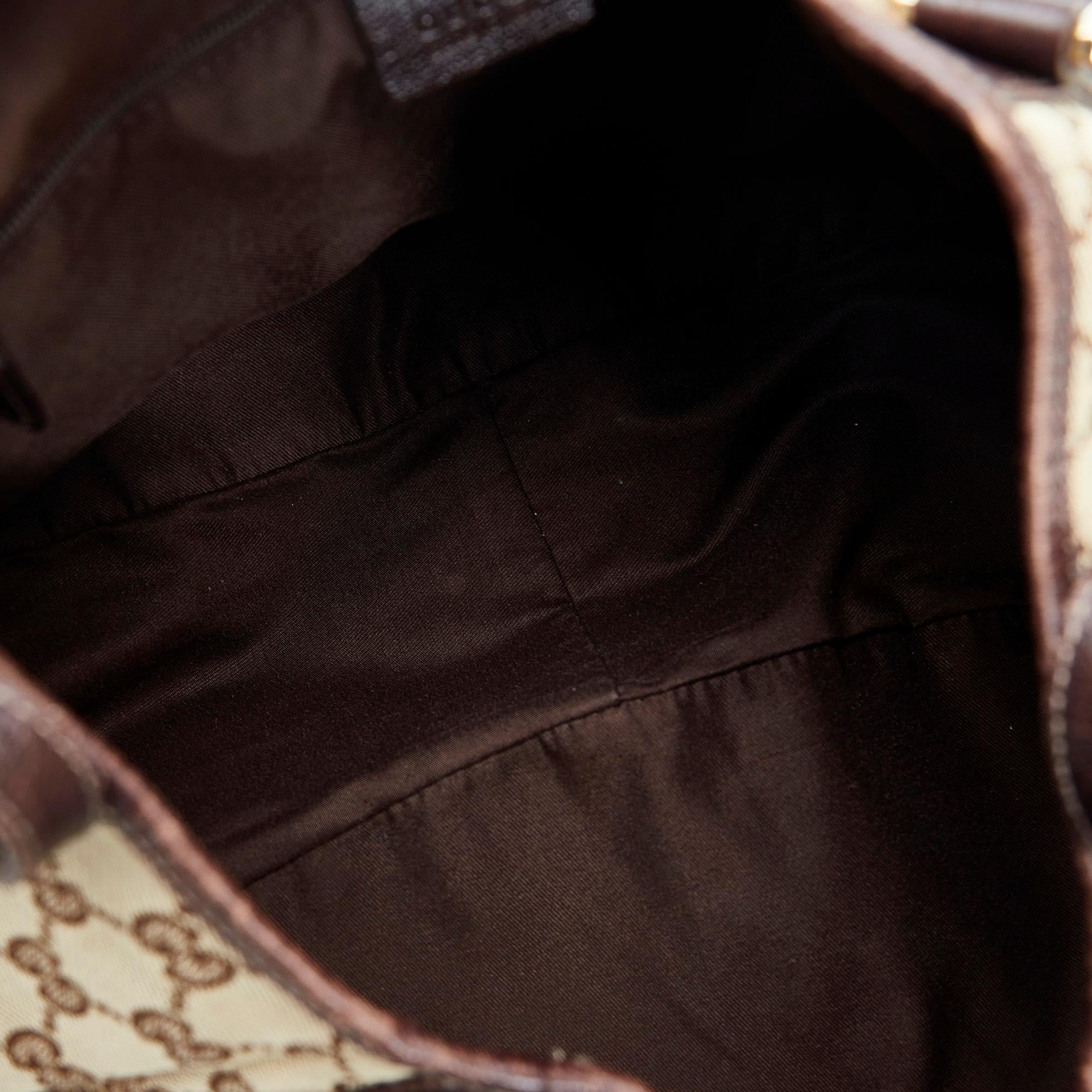Gucci GG Canvas Pelham Shoulder Bag (SHG-oLGWDu)