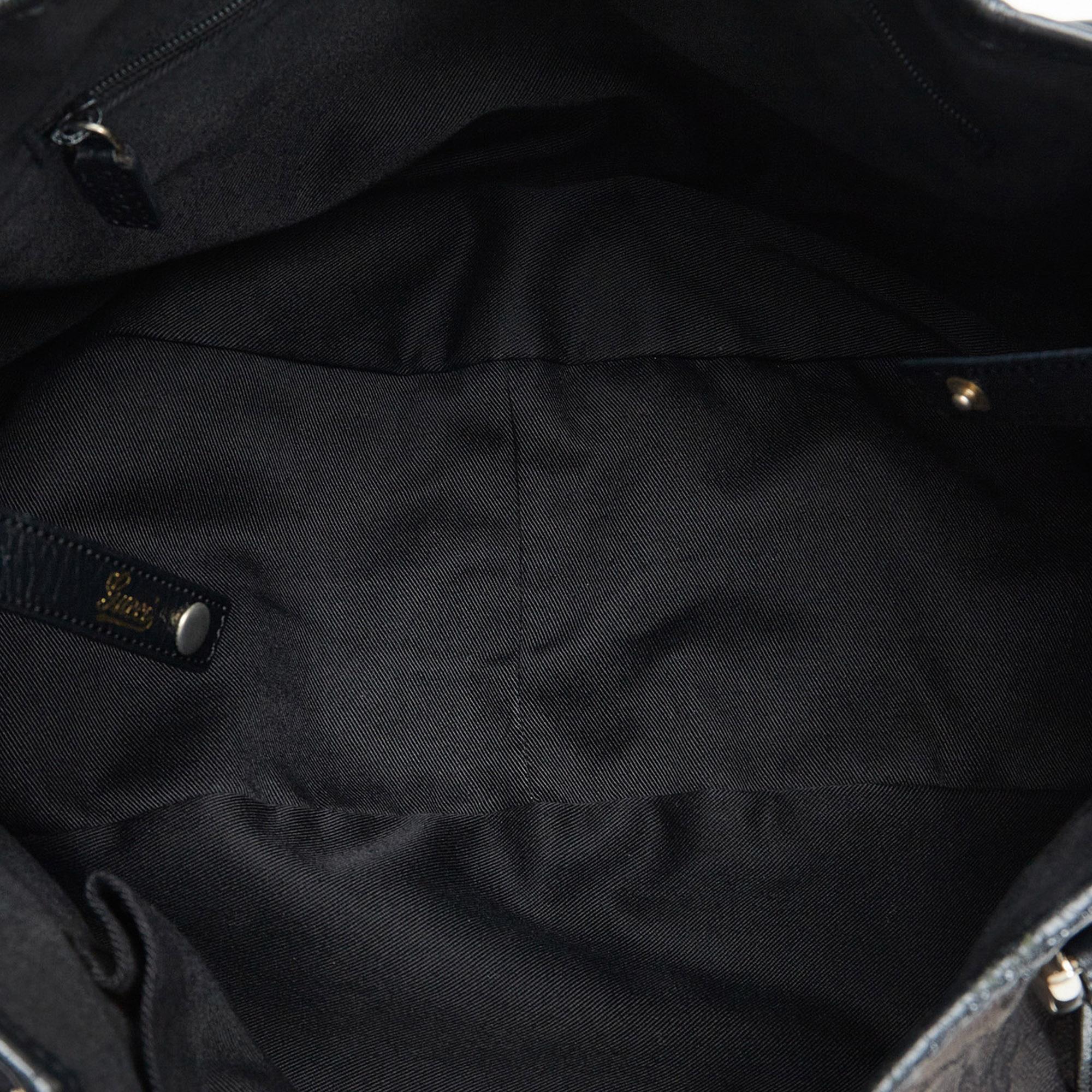 Gucci GG Canvas Pelham Shoulder Bag (SHG-DJMWdO)