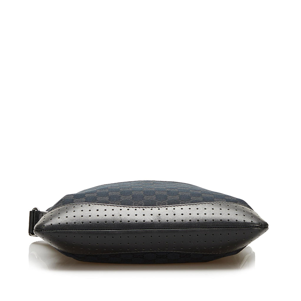 Gucci GG Canvas Shoulder Bag (SHG-35627)