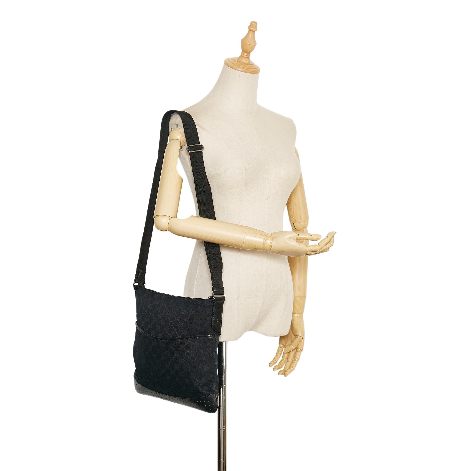 Gucci GG Canvas Shoulder Bag (SHG-35627)