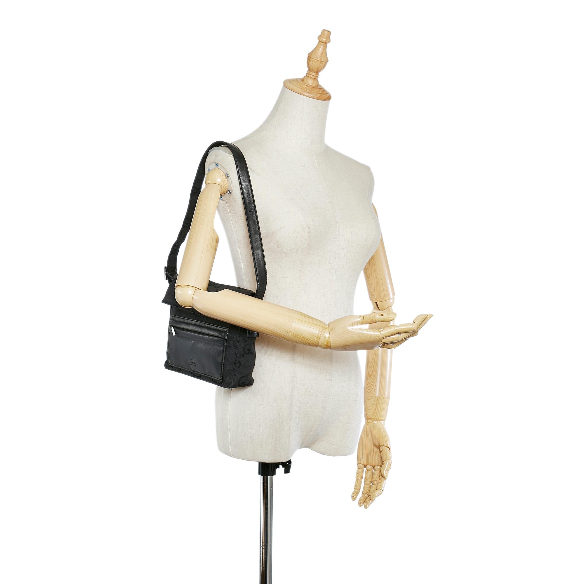 Gucci GG Canvas Shoulder Bag (SHG-36706)