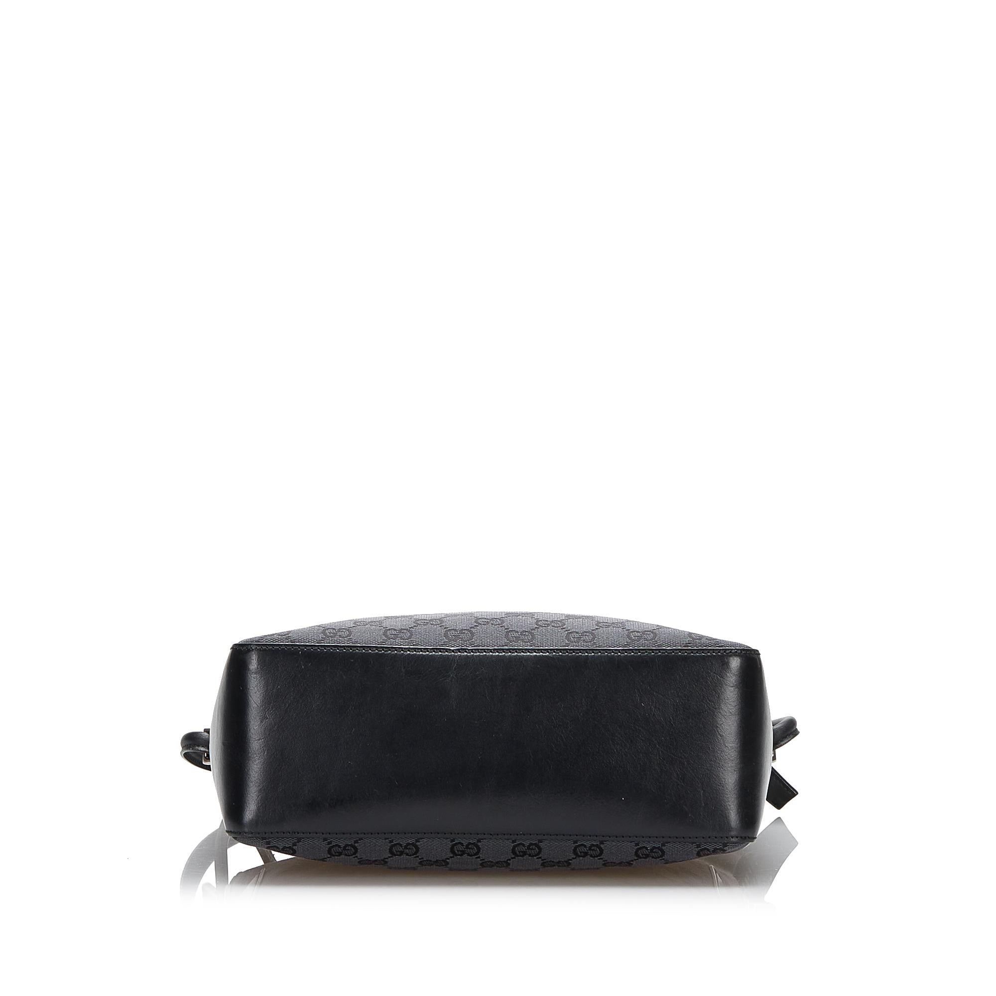Gucci GG Canvas Shoulder Bag (SHG-kuoaAN)