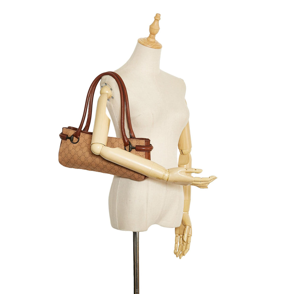 Gucci GG Canvas Shoulder Bag (SHG-joTFWM)