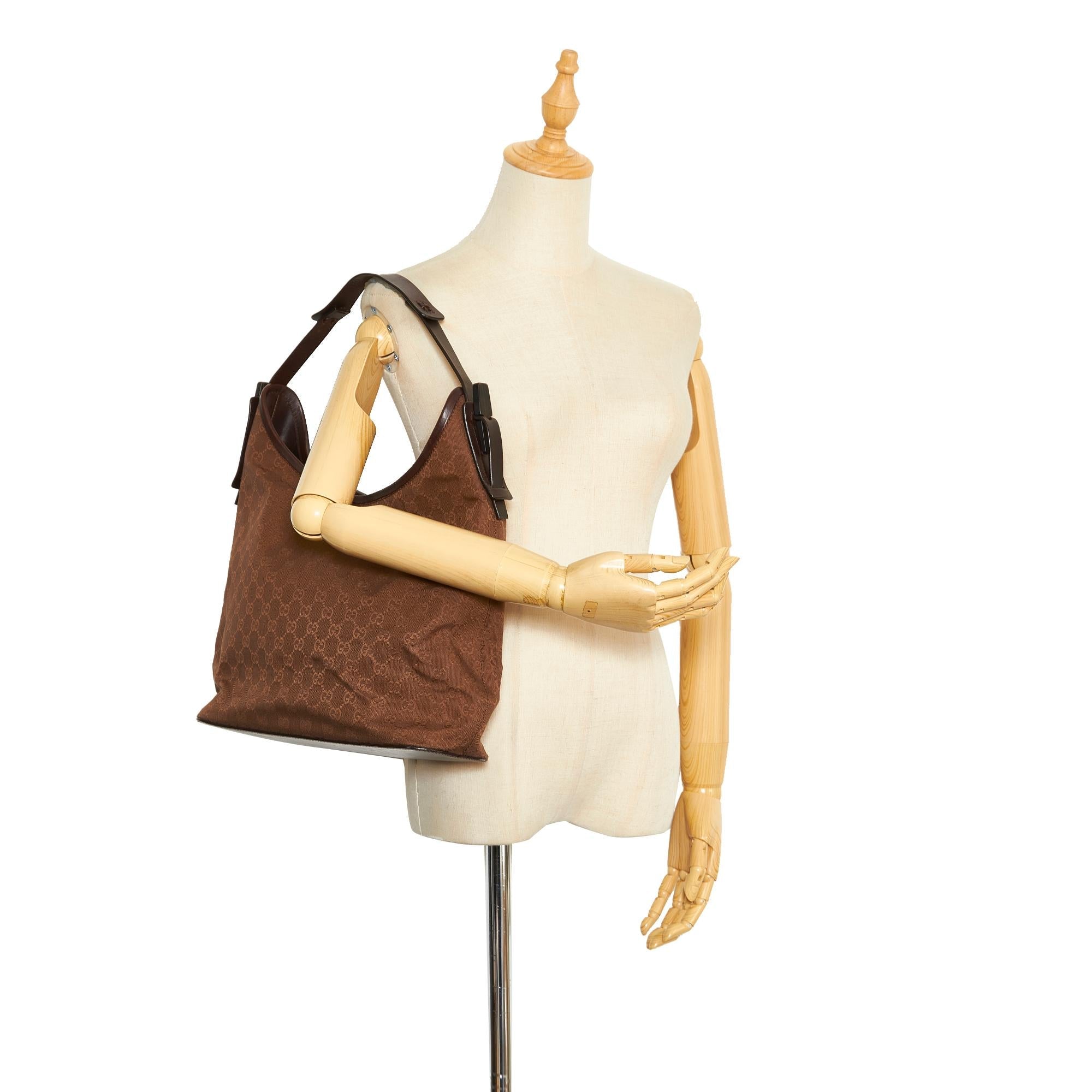 Gucci GG Canvas Shoulder Bag (SHG-4djlg4)