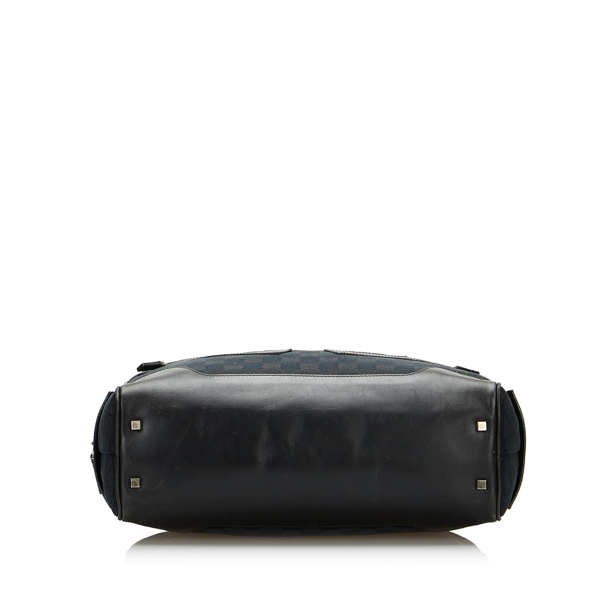 Gucci GG Canvas Shoulder Bag (SHG-sJp5PJ)