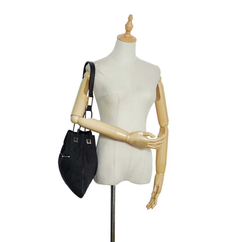 Gucci GG Canvas Shoulder Bag (SHG-lipcoD)
