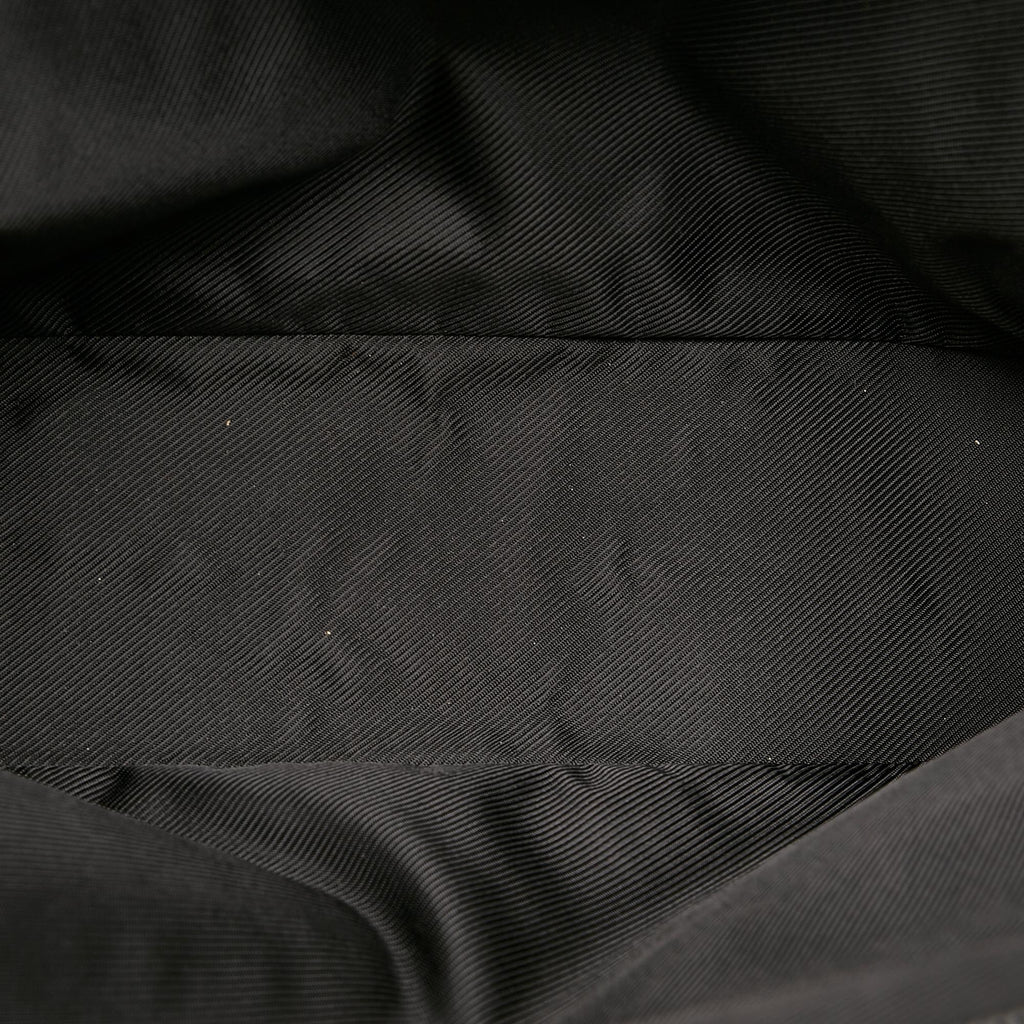 Gucci GG Canvas Shoulder Bag (SHG-A8NpEi)