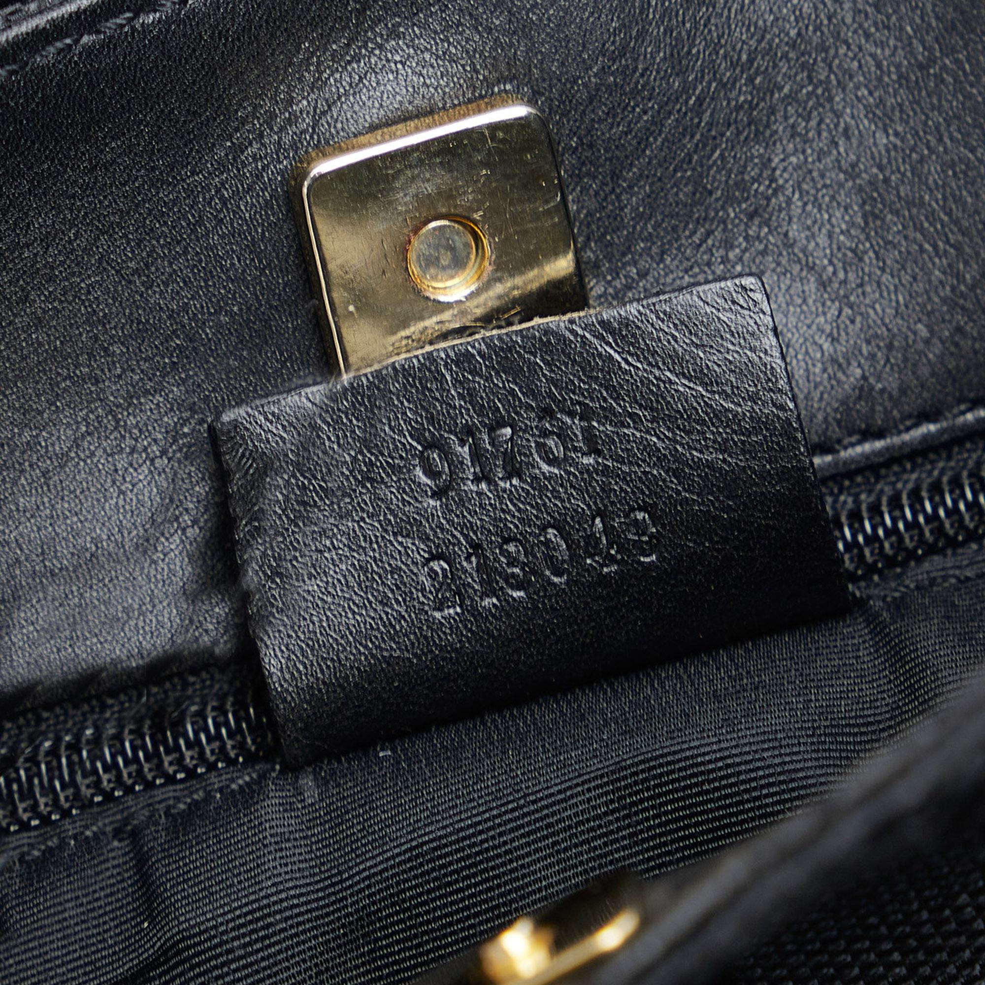 Gucci GG Canvas Shoulder Bag (SHG-BUr688)