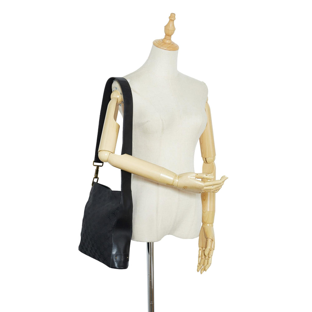 Gucci GG Canvas Shoulder Bag (SHG-BUr688)
