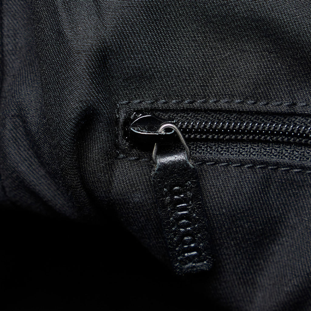 Gucci GG Canvas Shoulder Bag (SHG-txAOOc)