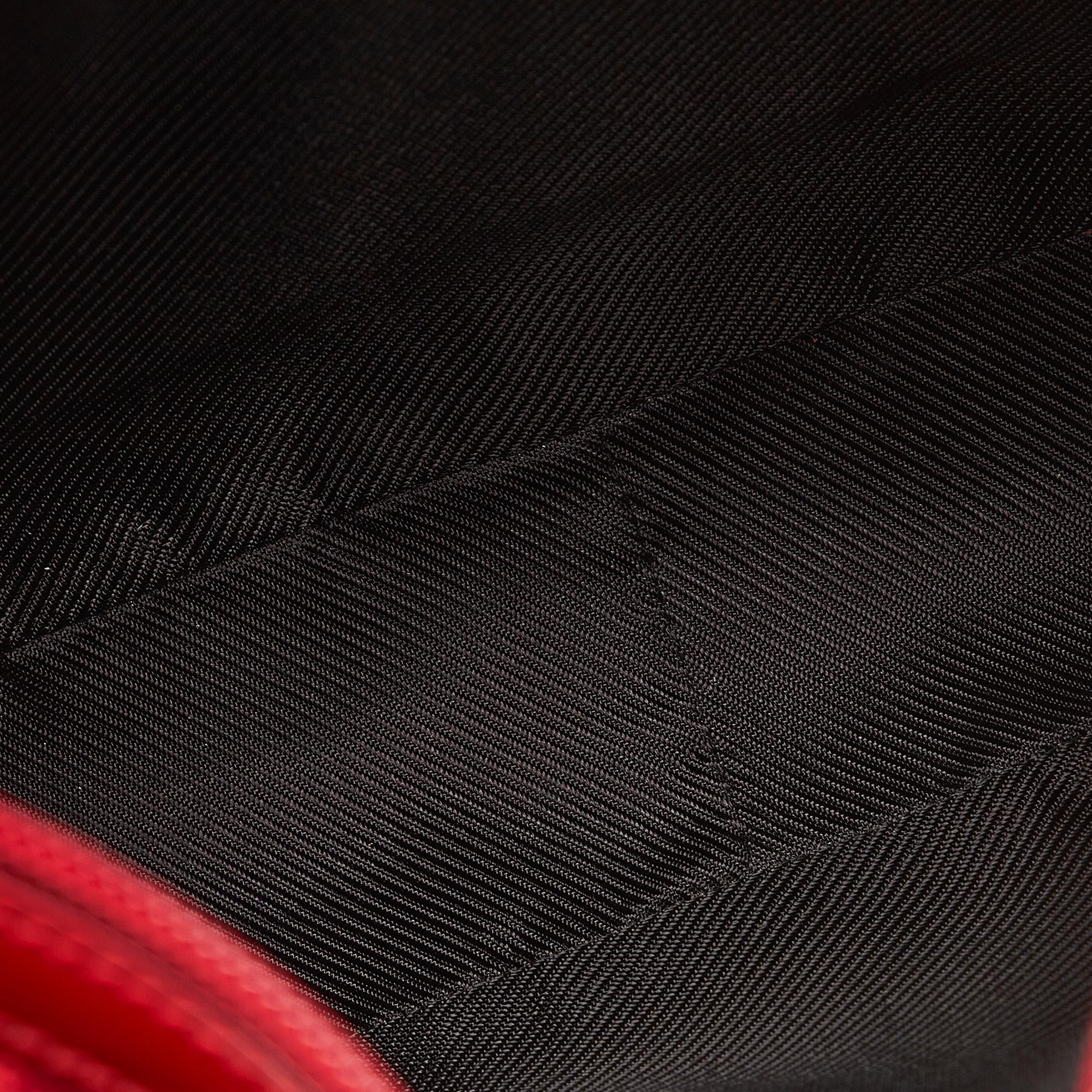 Gucci GG Canvas Shoulder Bag (SHG-EHhUj6)
