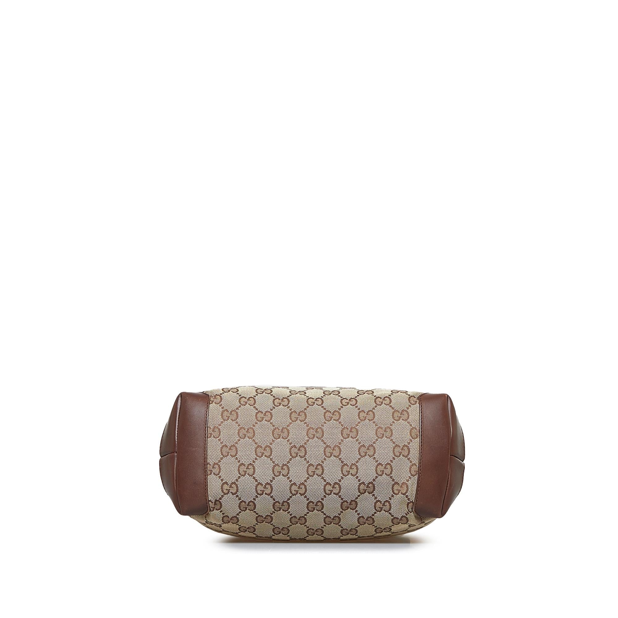 Gucci GG Canvas Shoulder Bag (SHG-XOt55K)