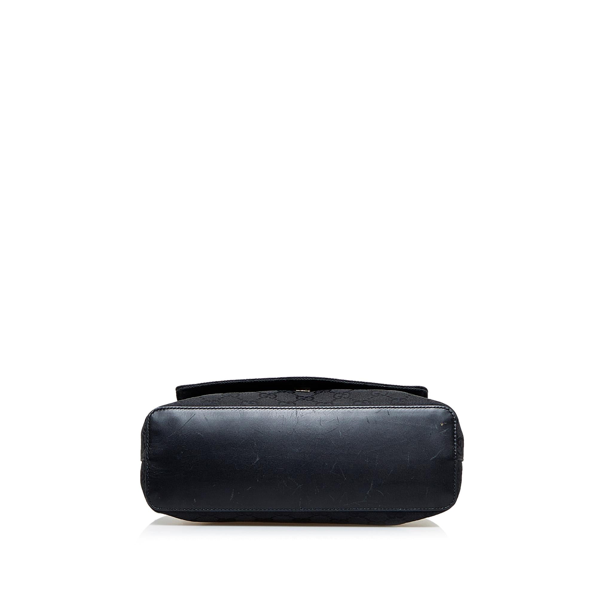 Gucci GG Canvas Shoulder Bag (SHG-PaPFGP)