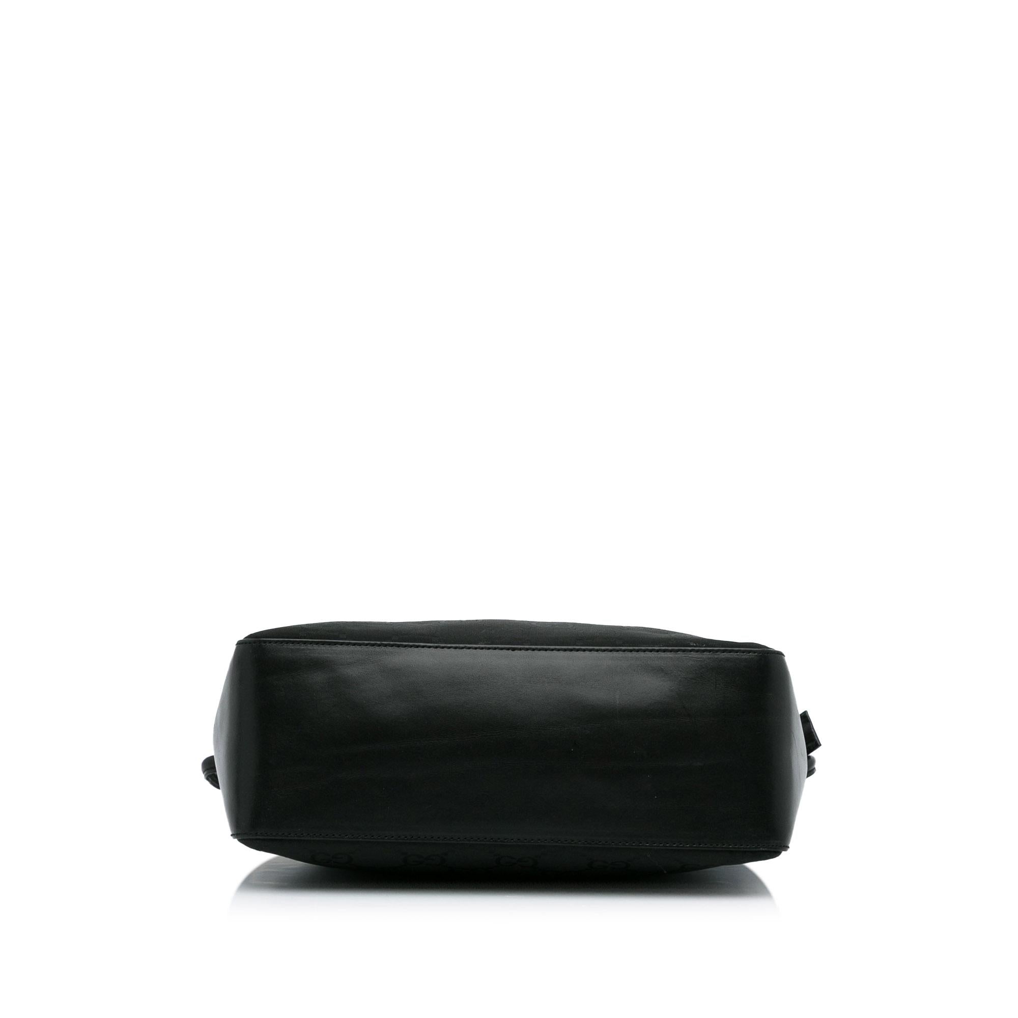 Gucci GG Canvas Shoulder Bag (SHG-AwkmcQ)