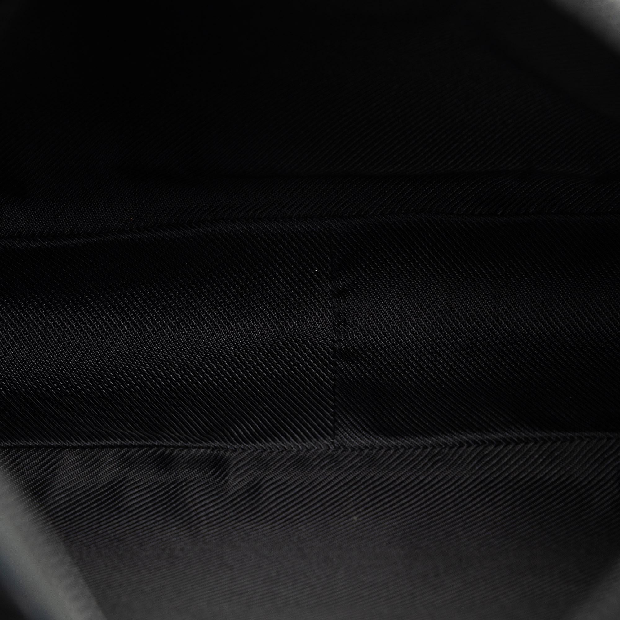 Gucci GG Canvas Shoulder Bag (SHG-VwA6iV)