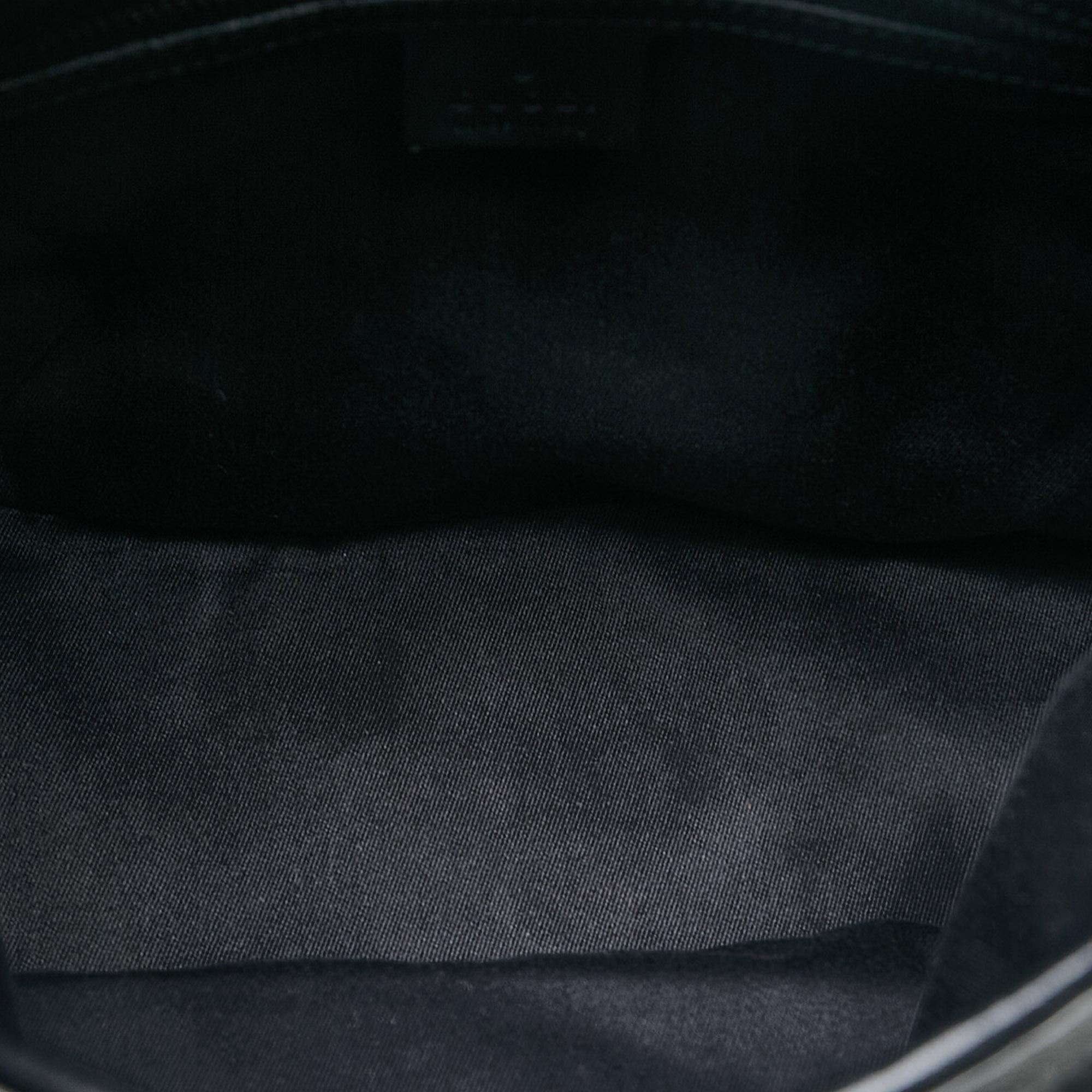 Gucci GG Canvas Shoulder Bag (SHG-ApAmIT)