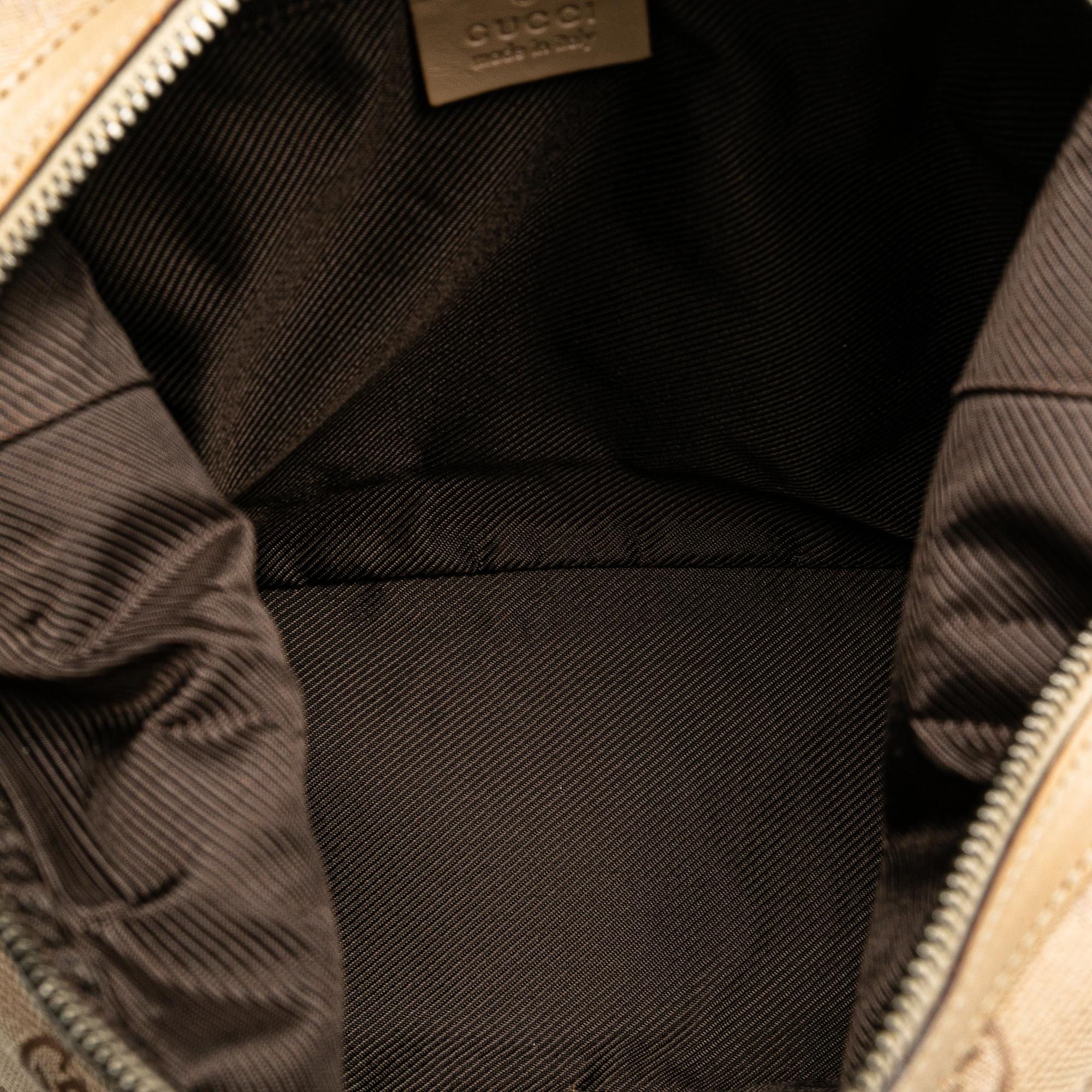Gucci GG Canvas Shoulder Bag (SHG-SzJcHp)