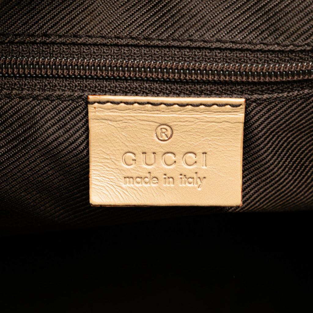 Gucci GG Canvas Shoulder Bag (SHG-SzJcHp)
