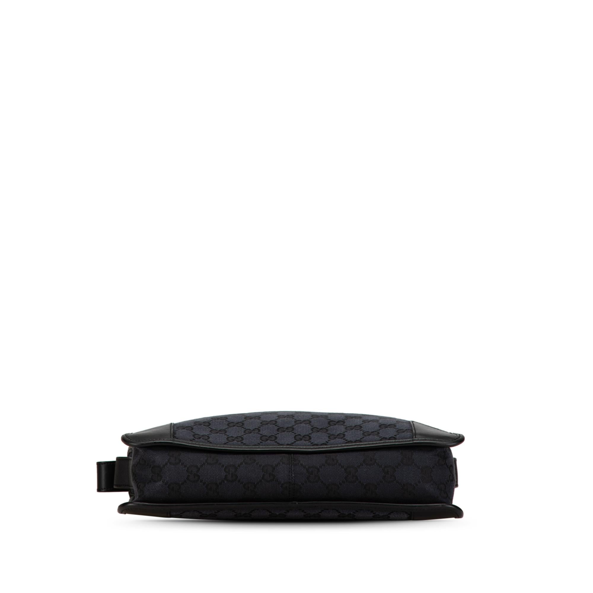 Gucci GG Canvas Shoulder Bag (SHG-nNgF0V)